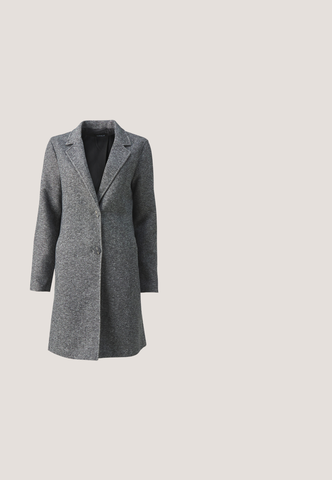 ONLY ONLSEDONA - Lühike jakk - dark grey melange; Heledhall, pika varrukatega turtleneck-kampsun pehmest kudumisest. Omab külgirindeid ja relaxed lõiget koos soonikkudumisega käiste ja krae ümber.; Mustad kummikud, mis ulatuvad põlveni, suede-sarnase materjaliga, terava varbaga ja plokkninaga. Küljel olev õmblusdetail rõhutab kuju.; Mustad prillid sujuva plastraami, ümmargune kuju, tumedad läätsed, kuldsed aktsendid raamile ja küljele graveeritud logo.; Must nahast õlakott keerutatud sangaga ja vertikaalsete õmbluse detailidega tavalise heleda tausta peal.; Hõbedast kaelakee, milles on ühtlaselt paigutatud ruudukujulised selged vääriskivid, mida ümbritsevad väiksemad säravad kivid ning millel on reguleeritav kettlukk.