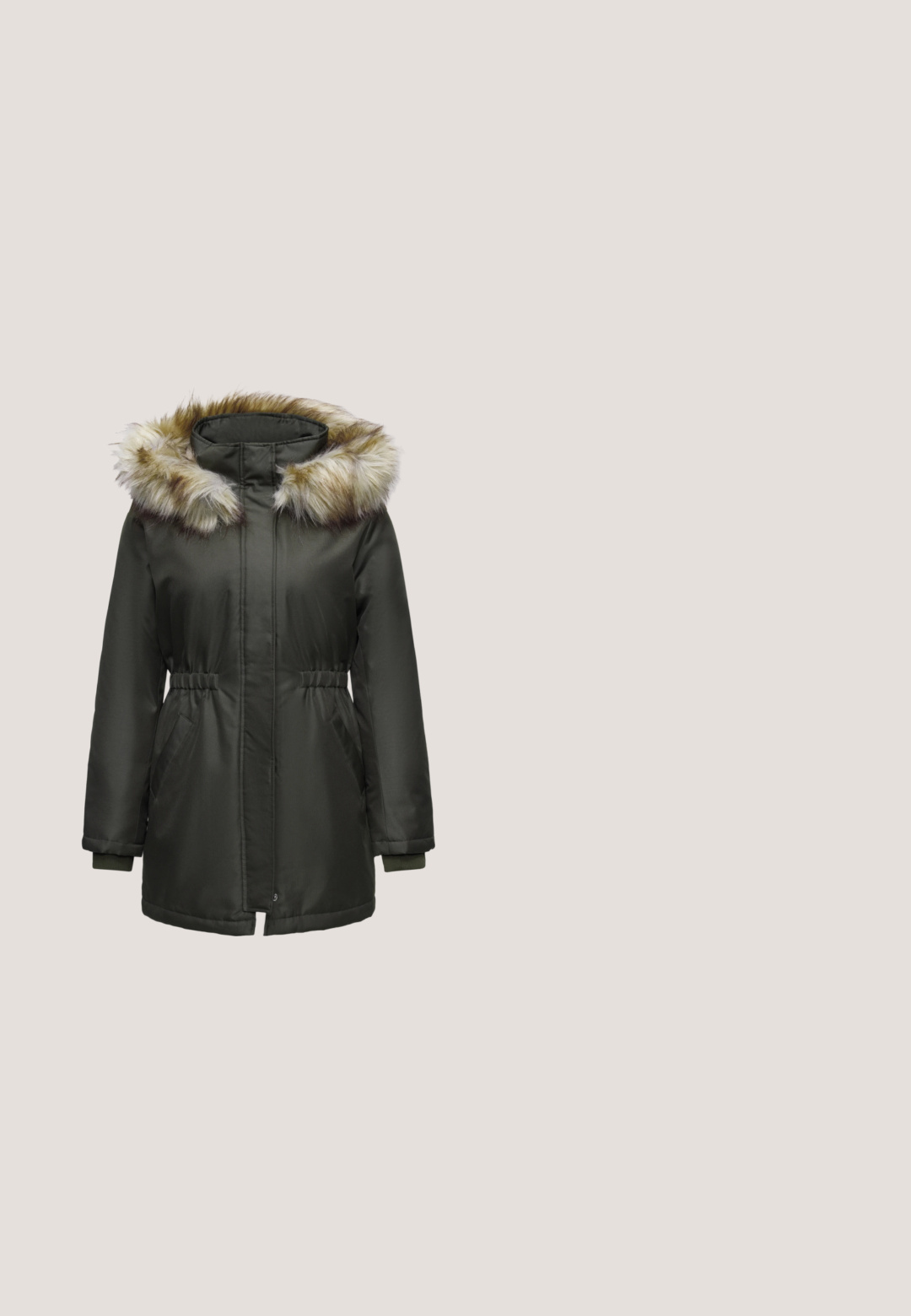 Donkergroene winterparka met een voorrits, elastische taille, zijzakken en een capuchon afgezet met bruine en witte namaakbont.; Gebreide trui met lange mouwen met brede horizontale bruine en olijfgroene strepen, een beige kraag en drie beige knopen op de voorbies.; Donkerblauwe bootcut jeans voor vrouwen met een voorste knoop, vijf-pocket ontwerp en lichte vervaging op de dijen en knieën tegen een effen achtergrond.; Brune enkellaars gemaakt van textuurmateriaal met elastische zijpanelen, een lus om aan te trekken en een chunky profielzool voor verbeterde grip.; Donkerbruine leren handtas met dubbele handvatten, een voorvak met rits en twee verticale zijritsdetails op een witte achtergrond.; Zilverkleurige metalen creolen oorbellen met een glad, licht gebogen oppervlak en sluitingen met haaksluiting op een effen witte achtergrond.