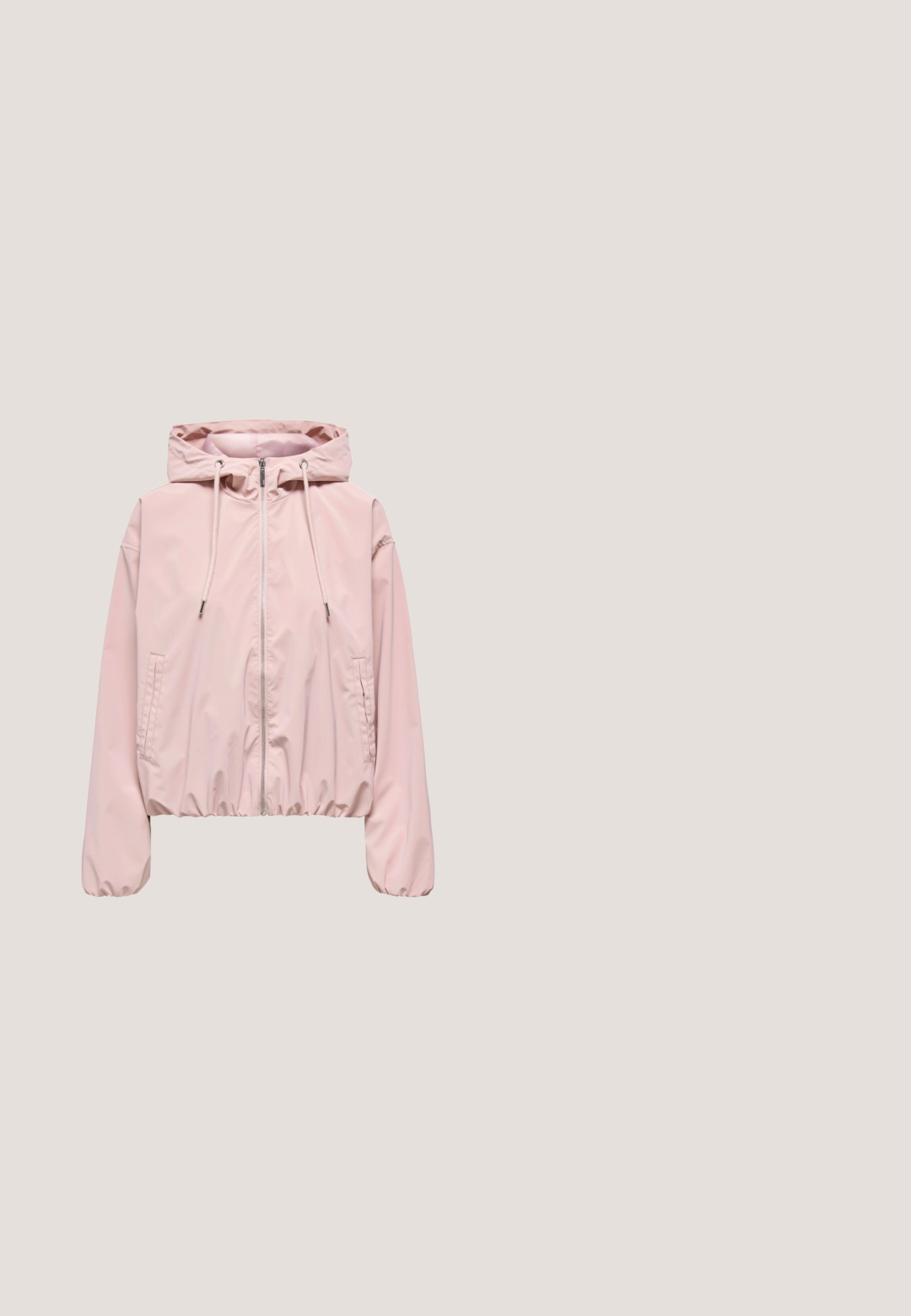 Veste à capuche rose clair avec fermeture éclair à l'avant, capuche avec cordon de serrage, poignets et ourlet élastiques, et deux poches latérales.; Bodysuit côtelé rose avec des bretelles spaghetti, présentant un décolleté arrondi et des jambes courtes, fabriqué à partir d'un tissu lisse et élastique.; Sandales en caoutchouc couleur beige avec une lanière pour les orteils et une semelle épaisse avec un motif de traction. Marquées du logo Fila.; Lunettes de soleil rectangulaires avec des montures translucides roses et des verres marron, posées sur une surface blanche.; Sac à bandoulière en tissu doux beige avec plis, bandoulière réglable et poches latérales équipées de fermetures à cordon.; Bracelet en perles avec des pierres de couleur pastel dans des teintes de pêche, bleu et blanc, avec des accents dorés et une fermeture à fermoire. Longueur de chaîne ajustable.