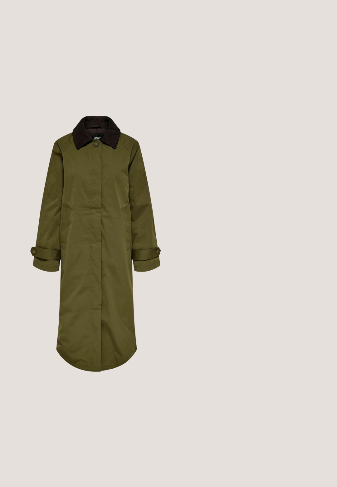Long manteau vert olive avec col marron foncé, fermeture à boutons, deux poches avant et pattes boutonnées sur les manches.; Pull à rayures vertes et crème, à manches longues, en maille côtelée, avec un col rond et une coupe ajustée, présentant une texture de tricot contrastante.; Pantalon large texturé vert olive avec taille haute et fermeture à cordon à nouer à l'avant.; Baskets vert clair avec des accents roses, dessus en mesh et daim, col rembourré beige, lacets blancs et semelle en caoutchouc marron texturée.; Sac hobo matelassé vert présentant une texture tressée et un matériau doux et rembourré, avec une seule bandoulière large.; Crochets dorés avec des accents vert olive. Design lisse et arrondi avec des ventouses transparentes. Deux tailles présentées.