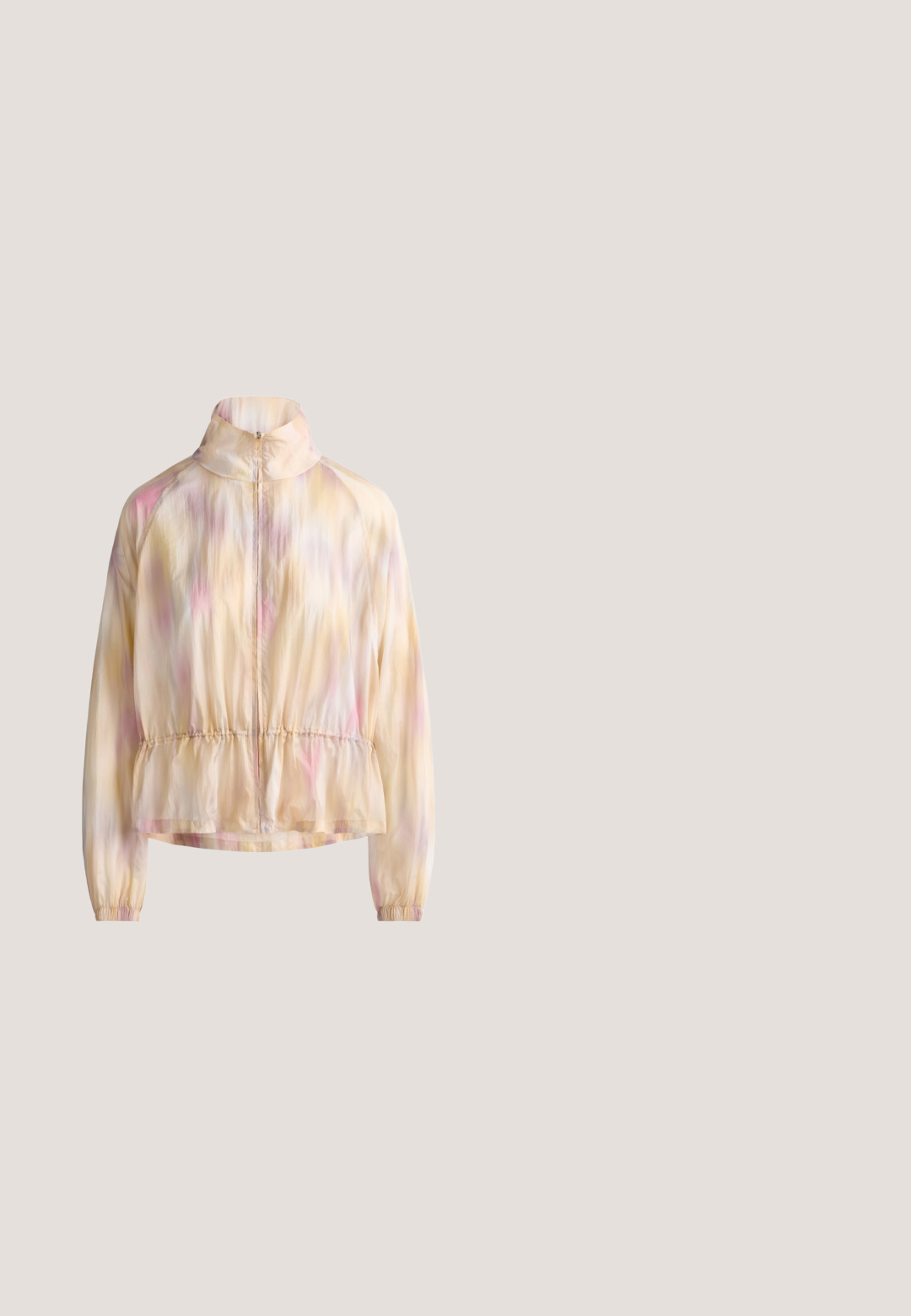 Veste légère à manches longues avec fermeture éclair frontale, poignets élastiques, taille froncée et motif tie-dye pastel dans des tons doux de jaune et rose.; T-shirt ajusté à manches longues en doux tissu rose pastel avec un col rond et un logo marron "felicious" au centre, comportant un design de papillon.; Shorts gainants roses clairs taille haute avec un design lisse et sans coutures s'étendant jusqu'au milieu de la cuisse pour le modelage du corps et le soutien.; Baskets épaisses roses avec panneaux en mesh et cuir, lacets élastiques, semelle épaisse texturée et languettes à la languette et au talon.; Petit sac à main rose clair avec poignées tressées, une poche avant zippée et une bandoulière réglable avec fermoirs métalliques.; Charms en sucre en forme de cœur colorés en rose et vert avec du texte, accentués de maillons dorés et de cristaux transparents, ajustables avec un fermoir en forme de cœur.