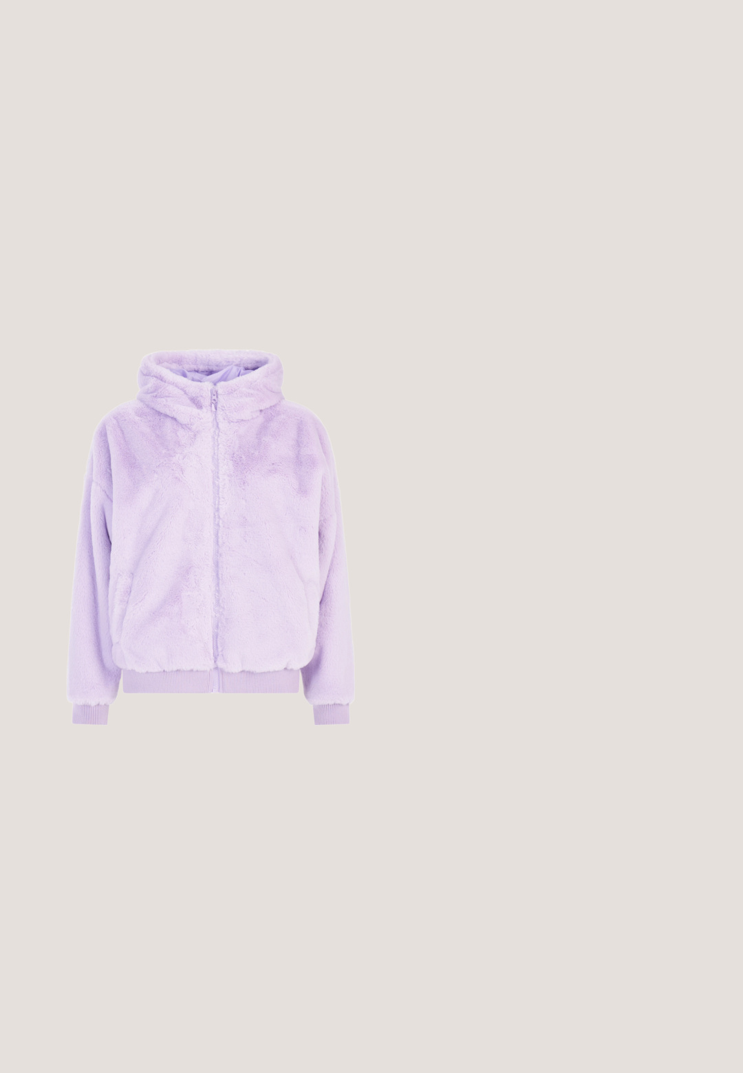Lilla faux fur zip-jakke med hætte, ribbede ærmer og kant, der har en blød tekstur og afslappet pasform. Ingen synlige lommer.; Lyserød bomulds T-shirt med en løs pasform. Har korte ærmer og et dekorativt, glitrende rhinestone tekstdesign på forsiden.; Lyserøde bomuldsbukser med lige snit, der har knaplukning og sidelommer. Glat tekstur og enkle designdetaljer.; Hvide sneakers med pastelfarvede lyserøde detaljer. Fremstillet af glat læder med perforeret tå, logo detalje på siden og gummisål.; Blød lyserød rektangulær skuldertaske med polstret lang strop og håndtag, minimalistisk design, Kapten & Son-logo centreret foran.; Guldkæde med runde, rosa ædelsten som detaljer fordelt langs længden, teksturerede led, og et delikat design.