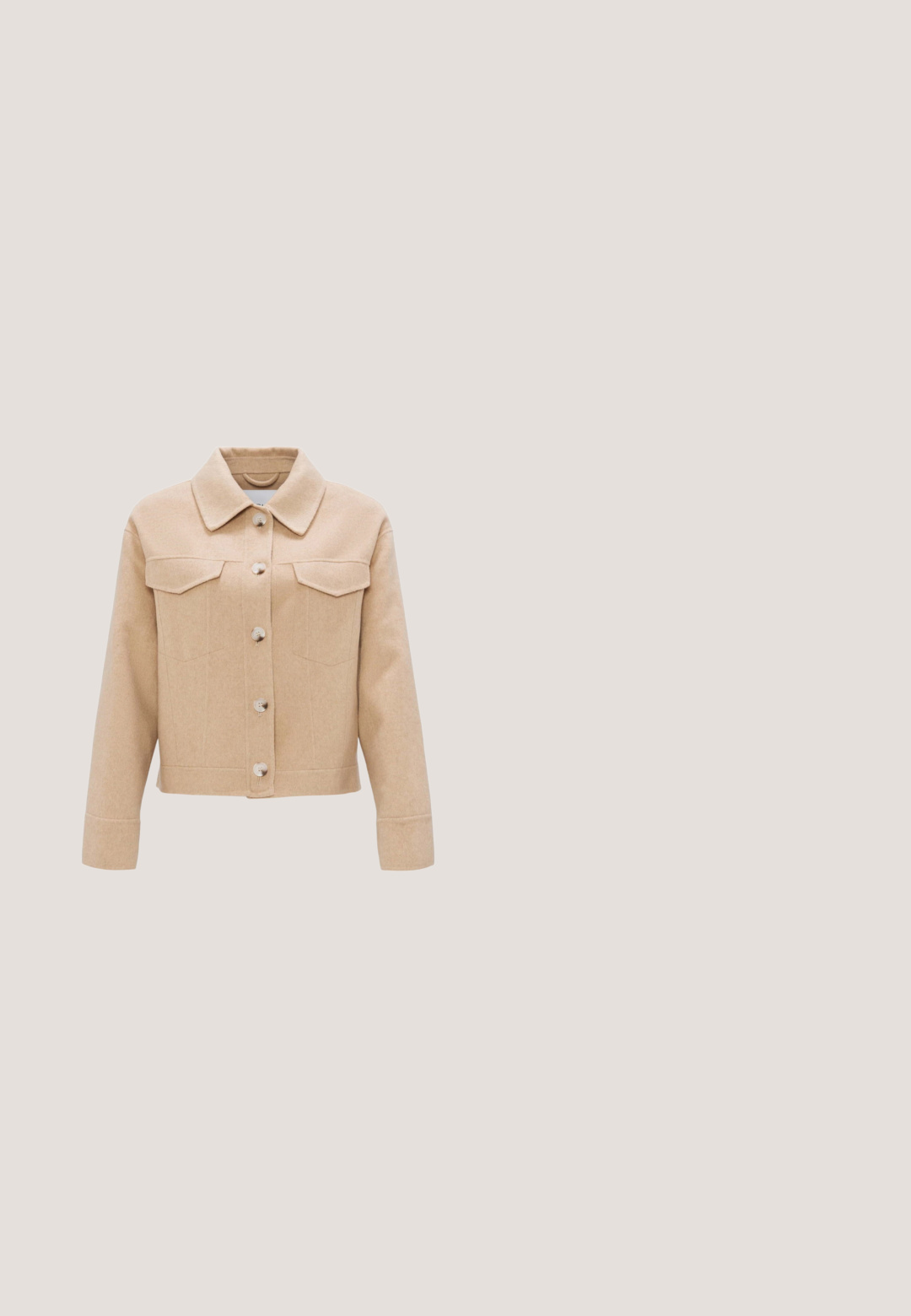 Beige wollen mix jack met een kraaghals, knopen aan de voorkant en twee borstzakken. Heeft een cropped ontwerp en een gestructureerde stof.; Wit gebreid T-shirt met korte mouwen, dunne horizontale zwarte strepen en een ronde halslijn, met het label OPUS Limited Edition, maat 36.; Brede jeans in blauwe denim met een vervaagde wassing, twee achterzakken en een gladde afwerking. Voorzien van een klassieke knoop- en rits-sluiting.; Beige lage sneaker met gestructureerde stof en suède panelen, metalen gouden logo aan de zijkant, witte middenzool en buitenzool van gumrubber.; Beige glad leren totebag met dubbele handvatten, zijkwastjes en een klein merklogo gecentreerd vlakbij de onderkant.; Fijn gouden kettinkje met een kleine hanger in de vorm van een vierbladig klaverblad en een verstelbare sluiting met verlengkettinkje.