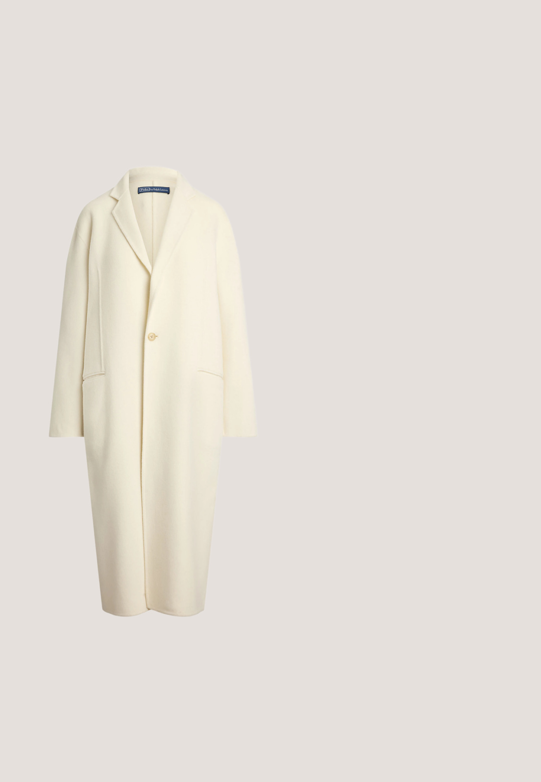Polo Ralph Lauren DOUBLE FACED WOOL COAT - Κλασικό παλτό - cream; Λευκή ολόσωμη φόρμα με έναν ώμο, φαρδιά πόδια και εφαρμοστή μέση, εμφανιζόμενη σε απλό φωτεινό φόντο.; Άσπρο γυναικείο παπούτσι από δέρμα με λουράκι στο πίσω μέρος, μυτερή μύτη και χαμηλό τακούνι, σε απλό φωτεινό φόντο.; Καφέ καβουροειδή γυαλιά ηλίου με εξαγωνικό σκελετό, φακούς με κλίση χρώματος και μεταλλικές λεπτομέρειες σε χρυσό τόνο στους βραχίονες.; Μπεζ δερμάτινο clutch με μοτίβο κροκόδειλου, χρυσό λογότυπο RL και αλυσίδα, με λουράκι καρπού σε μονόχρωμο φόντο.; Βραχιόλι με λευκούς στρογγυλούς μαργαριτάρια και χρυσό κούμπωμα τύπου toggle, τοποθετημένο επίπεδα σε λευκή επιφάνεια.