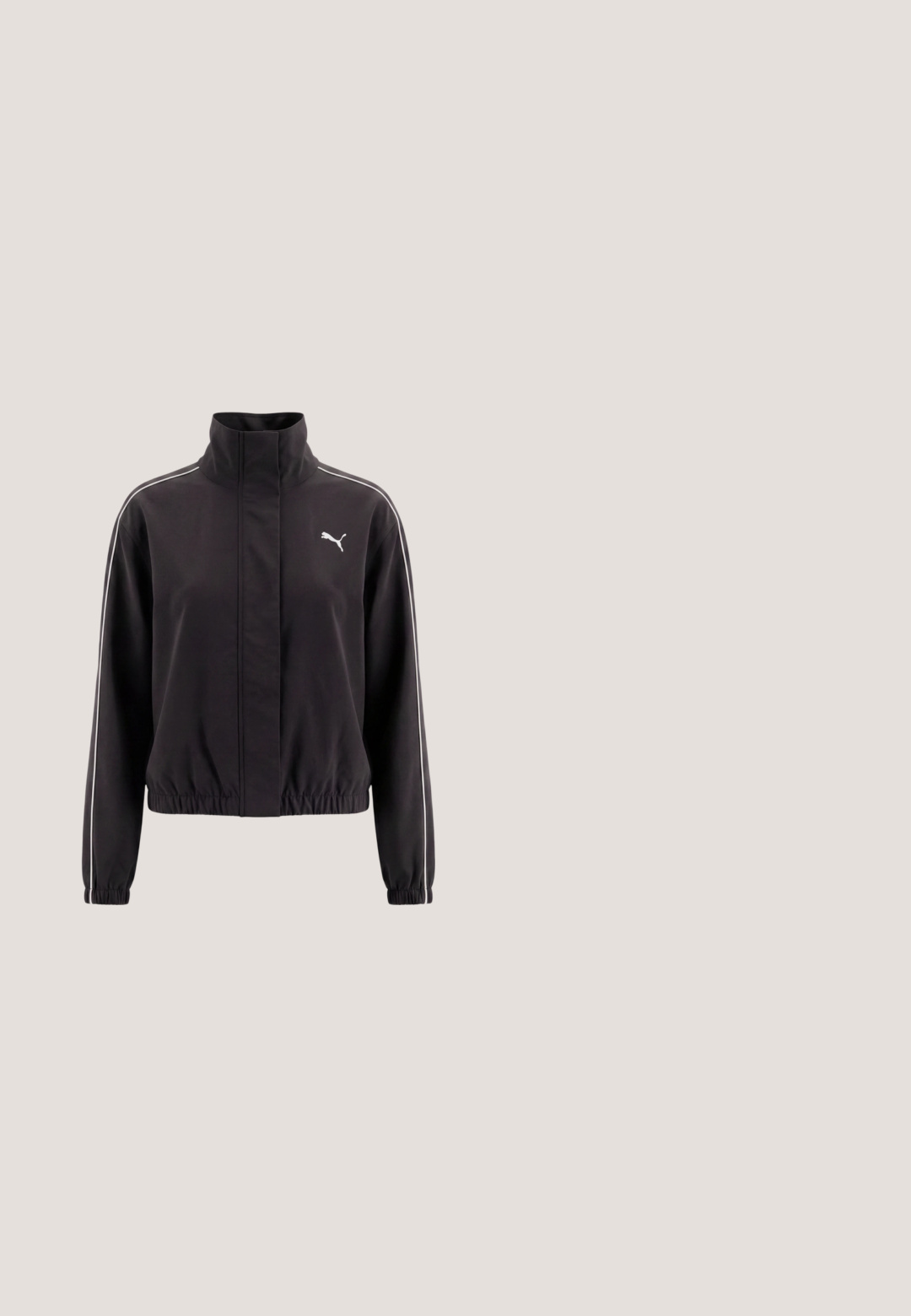 Zwarte Puma-jas met hoge kraag, ritssluiting aan de voorkant, elastische manchetten en zoom, en witte strepen langs de mouwen en een logo op de borst.; Lichtgrijze hooded sweater met lange mouwen, voorzak, geribde boorden en een "Weekday" label binnenin de kraag.; Zwarte korte mouwen crop top gemaakt van glad, rekbaar materiaal met een ronde halslijn en subtiele naaddetails op de schouders.; Zwarte leggings met een hoge tailleband, voorzien van witte en zwarte chevronpatroonaccenten op de onderbenen, gemaakt van rekbaar materiaal.; Witte sneaker met een bovenwerk van mesh en glad leer, met een gevoerde kraag, een gemêleerde rubberen zool en subtiele metallic accenten.; Still Nordic BASIC  - Heuptas - black