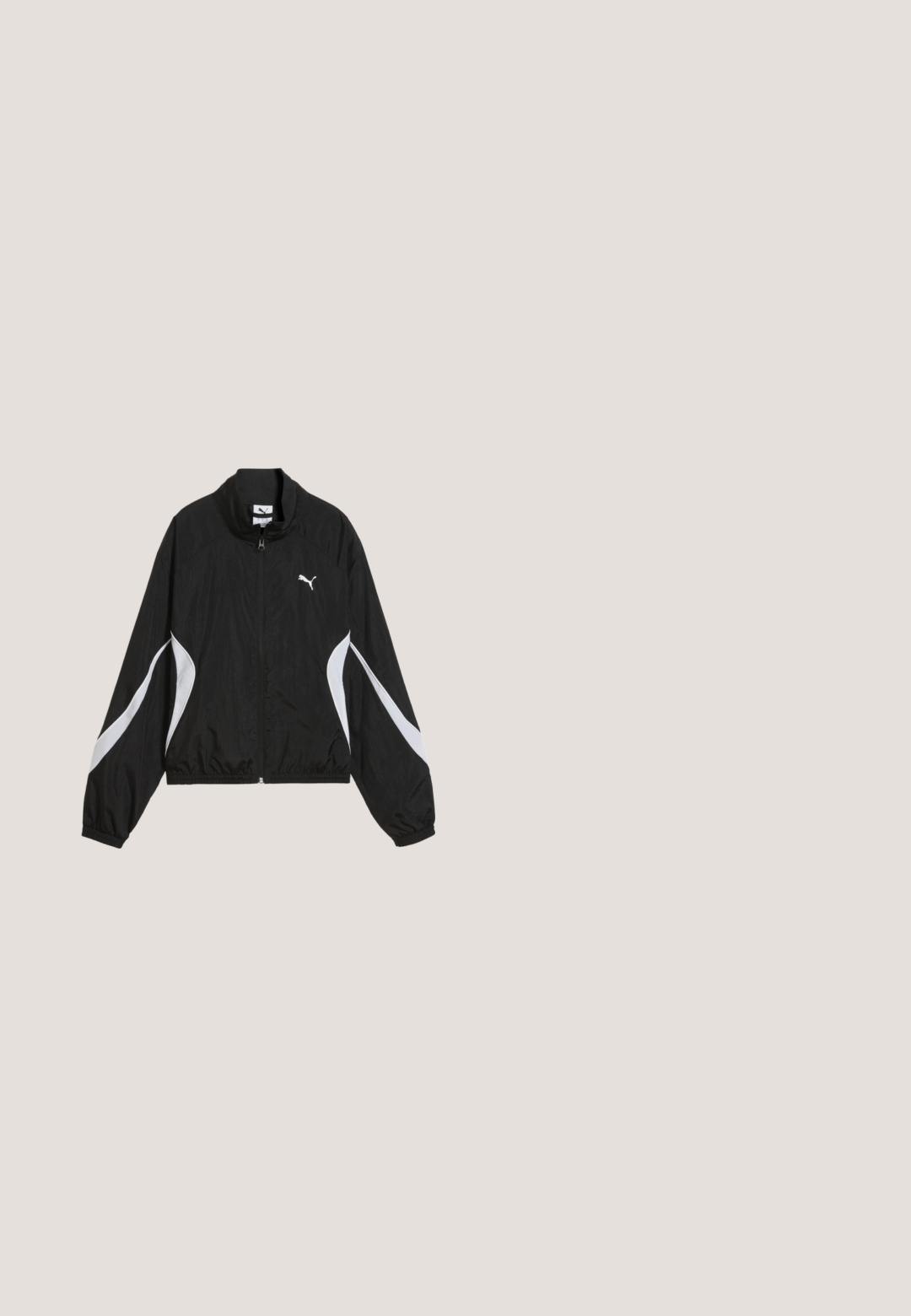 Chaqueta negra Puma con cremallera, con rayas curvas blancas en las mangas y el frente, puños y dobladillo elásticos, y logo de Puma en el pecho.; Sudadera rosa claro de manga larga con cremallera de cuarto, puños acanalados, cuello alto y logo blanco de Puma en el pecho izquierdo.; Camiseta negra de canalé de manga corta Puma con cuello redondo y logo blanco de Puma centrado en el pecho.; Shorts atléticos negros hechos de una tela elástica. Diseño de cintura alta con el texto y el logo en blanco "HYROX" en la parte inferior izquierda. Textura suave.; Zapatillas deportivas negras con parte superior de malla, acentos rosas, media suela blanca y un logo distintivo. Presenta un diseño ligero y suela texturizada.; Bolsa deportiva Puma rosa claro con correa de hombro negra ajustable, asa superior, bolsillo frontal con cremallera y bolsillos laterales de malla sobre fondo blanco.