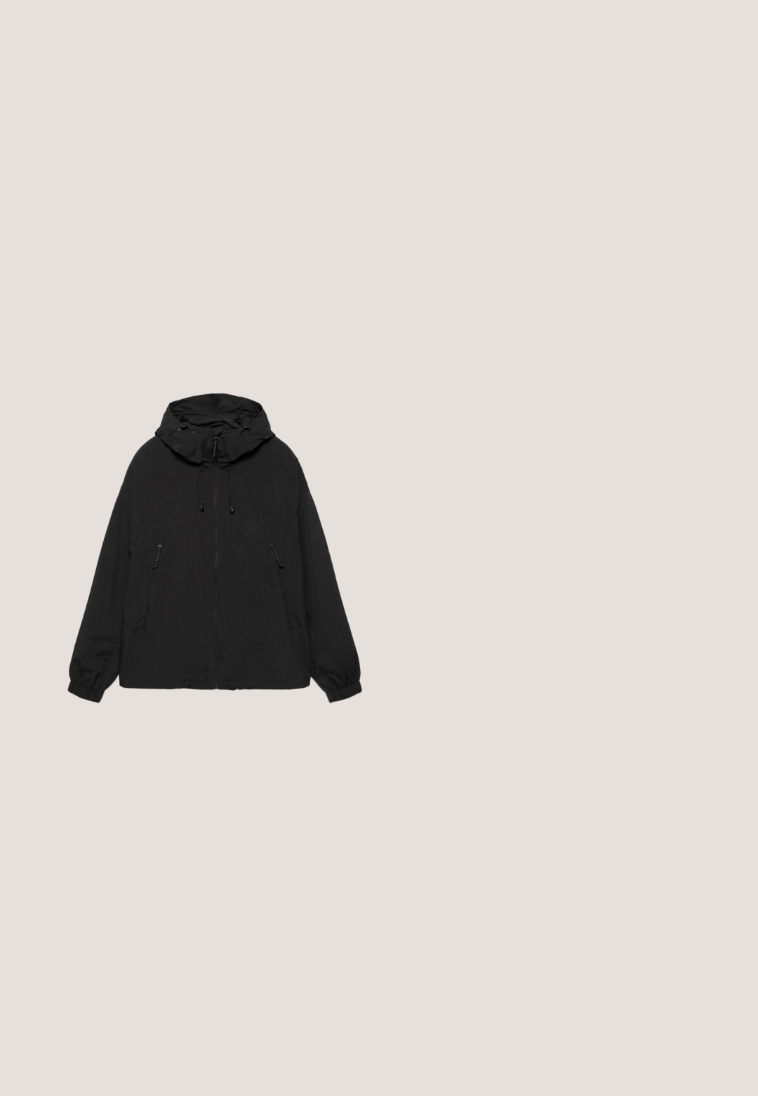 Veste légère noire à capuche avec fermeture éclair devant, cordons de serrage ajustables, poignets élastiques et deux poches latérales zippées sur un fond uni.; Sweat à capuche zippé noir avec poches avant, capuche réglable à cordon et poignets et ourlet côtelés.; T-shirt de sport à manches longues noir en tissu lisse et extensible. Présente des accents noirs brillants sur les épaules et un logo Adidas sur la poitrine.; Pantalons cargo noirs à jambes droites avec poches latérales à rabat, fermeture à bouton, passants de ceinture et petit logo blanc sur le rabat de la poche droite.; Botte tactique noire avec une tige en cuir lisse et des panneaux en tissu, design montante, fermeture à lacets à l'avant et semelle en caoutchouc robuste.; Ceinture en nylon noir avec une finition texturée, dotée d'une boucle en métal noir et d'accents dorés. Longueur réglable avec un logo sur la sangle.