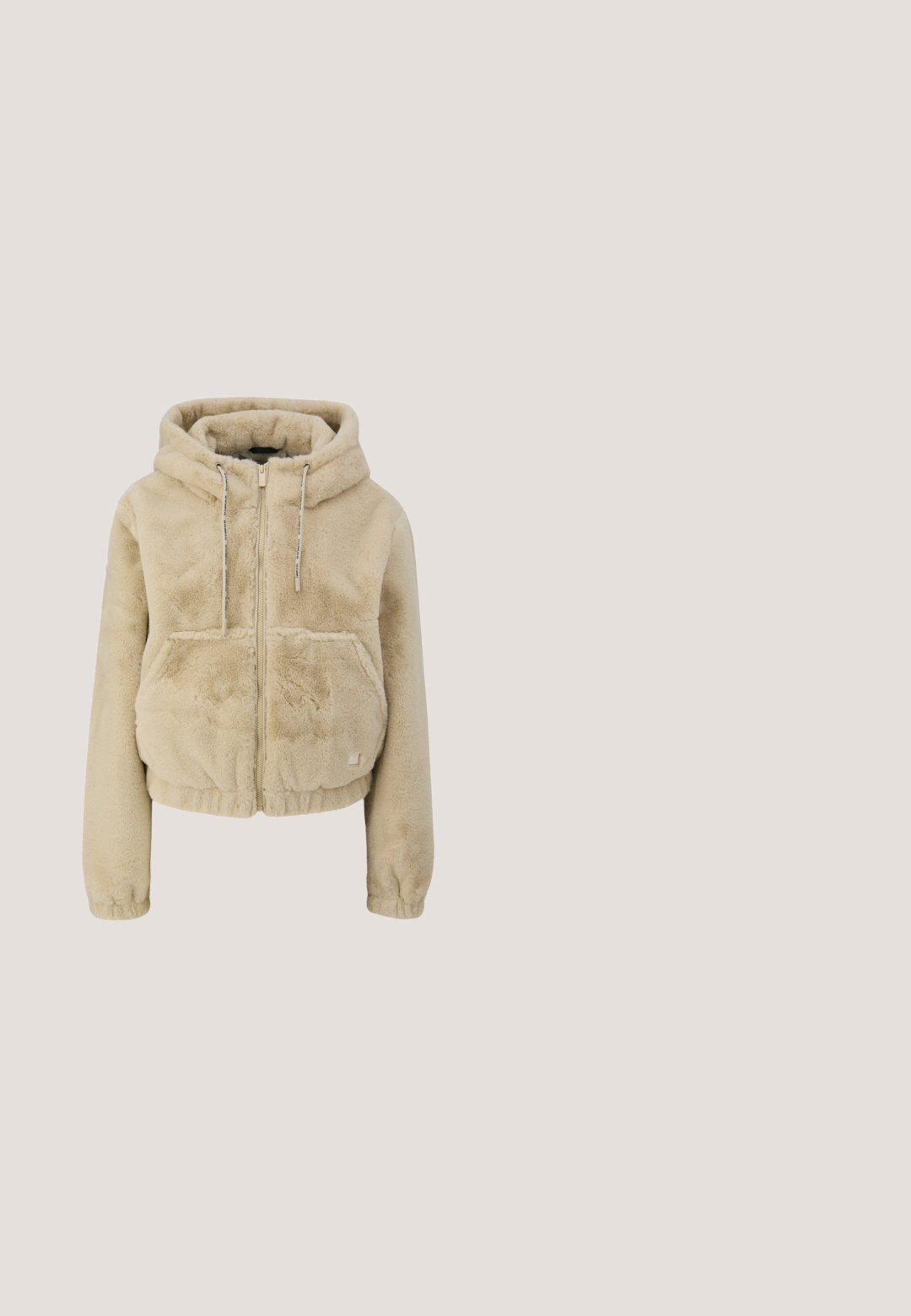 Beige Zip-Up-Hoodie aus weichem, flauschigem Stoff. Verfügt über eine Kapuze, zwei Fronttaschen, elastische Bündchen und einen cropped Schnitt.; Helles blaues, geripptes, langärmeliges, cropped Top mit hohem Kragen und figurbetontem Schnitt. Strukturierter Stoff mit glatter Oberfläche.; Beige Jeansshorts mit Front- und Münztaschen, mit einem braunen Perlengürtel, der in der Taille gebunden ist.; Beige Wildleder-Cowboystiefel mit schlaffem Schaft, spitzem Zehenbereich und Blockabsatz. Glatte Textur mit minimaler Nahtführung und einem Zugschlaufen-Detail hinten.; Braune Veloursleder-Handtasche mit verstellbaren dunkelbraunen Riemen und goldfarbener Hardware, mit einem kleinen eingravierten Markennamen auf der Vorderseite.; Halskette aus goldfarbenem Metall mit ineinandergreifenden Gliedern und rundem Knebelverschluss mit Strasssteinakzent. Glatte Textur, gleichmäßige Breite.