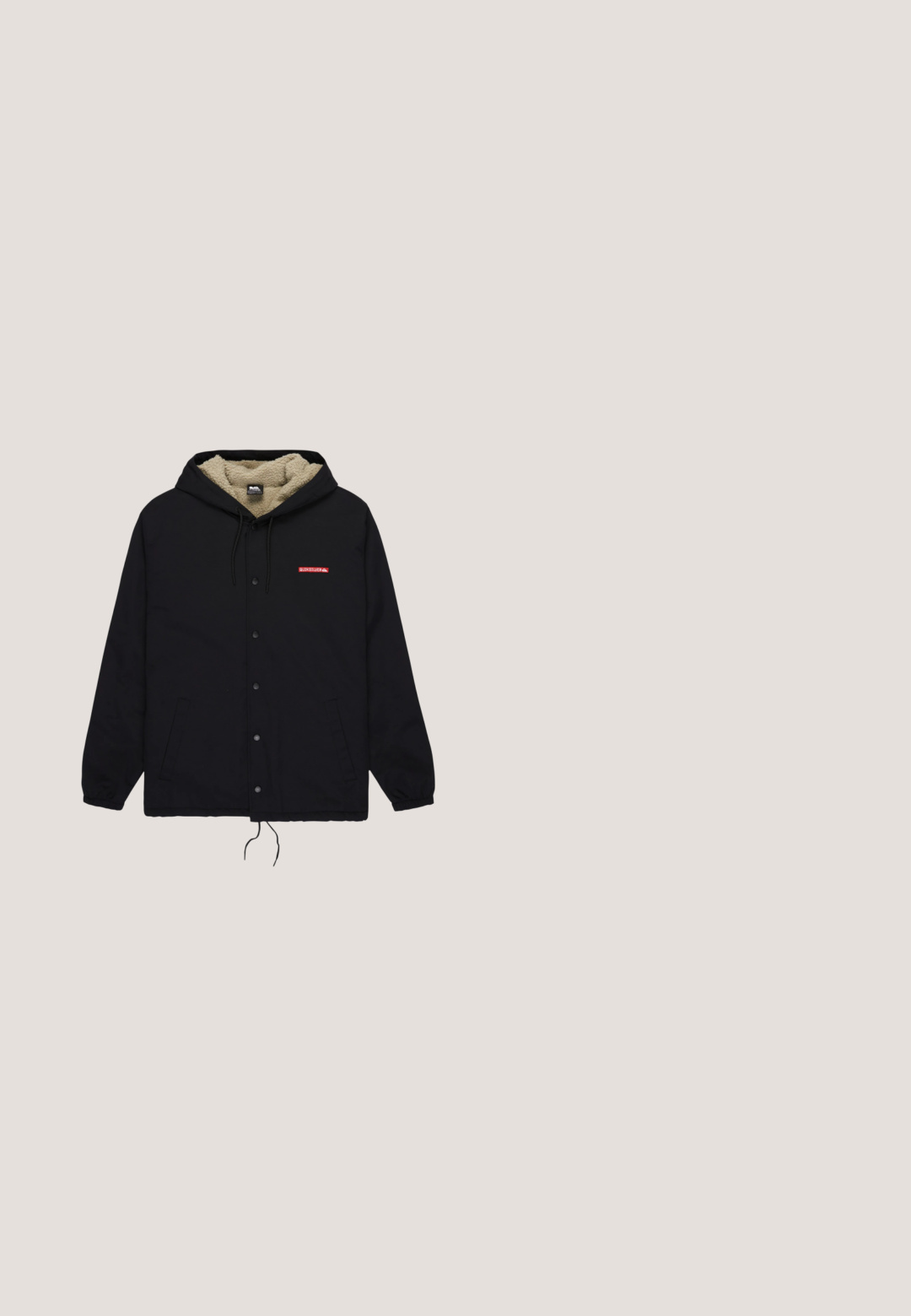 Schwarze Jacke mit Kapuze, ausgestattet mit einem beigen Kunstfellfutter, Druckknöpfen und zwei Seitentaschen. Auf der Vorderseite prangt ein rotes Logo.; Schwarzer Vans Hoodie mit Fronttasche, Kordelzugkapuze und weißem grafischem Logo auf der linken Brustseite.; Vans LAWSON  - Hemd - medium blue; Schwarze Baumwollchinos mit Reißverschluss, Knopfverschluss, seitlichen Taschen und einem kleinen Markenschild am Bund. Gerader Schnitt.; Dunkler grauer Low-Top-Skateschuh mit brauner Gummisohle, schwarzen Schnürsenkeln und weißem DC-Logo auf der Seitenfläche.; Silberne Kettenhalskette mit übergroßen Gliedern, einem eleganten schwarzen Akzent und einem sicheren Verschluss mit einer verstellbaren Verlängerungskette.