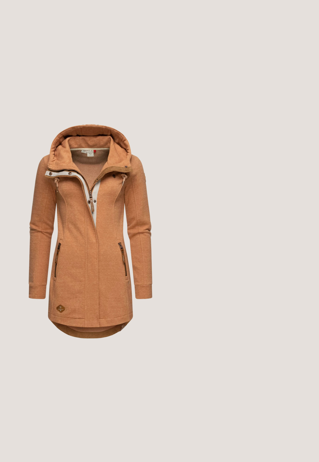 Ragwear LETTY INTL - Halflange jas - dusty rose; Roze hoodie met een kolhals, voorzien van een diagonale ritssluiting en meegenomen koordjes. Gladde textuur met contrasterende bruine accenten.; Beige shirt met lange mouwen, witte horizontale strepen en een ronde hals, weergegeven op een witte achtergrond.; Bruine rechte broek met elastische tailleband en koord, voorzakken en gladde stof, getoond op een witte achtergrond.; Beige suède en witte leren lage sneaker met witte veters en een dikke witte rubberen zool, zijaanzicht naar links gericht.; Taupekleurige schoudertas met afneembare band, decoratieve kralen aan de zijkant, voorvak en "SURI FREY" logo aan de voorkant.