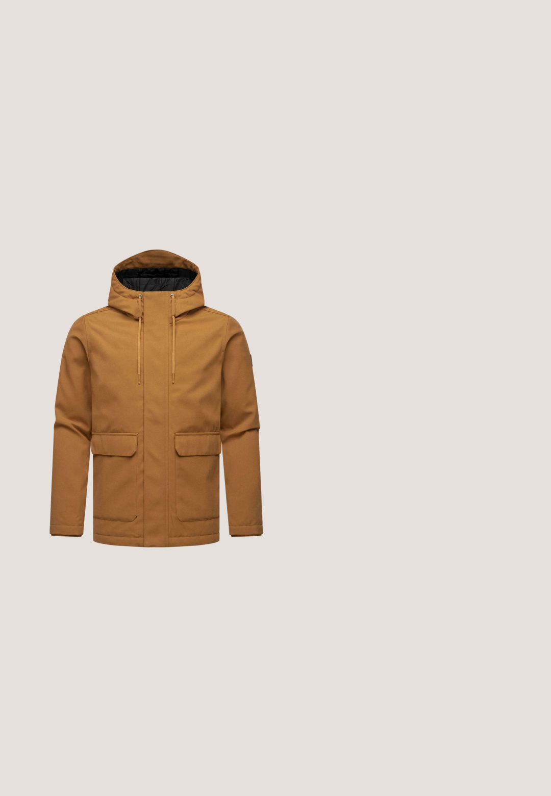 Bruine hoofdkapjas gemaakt van textured stof, met twee voorzakken, verstelbare trekkoorden en een ritssluiting aan de voorkant.; Lichtbeige pullovertrui met een halve ritssluiting, gebreide textuur en een subtiel gemêleerd patroon. Heeft een klein bruin logo-label aan de zoom.; Poloshirt met korte mouwen in off-white, met een gestructureerd patroon, V-halsontwerp en een zachte gebreide stof voor comfort.; Beige slim-fit chino broek met knoop- en ritssluiting aan de voorkant, riemlussen en zijzakken.; Bruine leren enkelboot met een ronde neus, stevige zool, hardware in goudkleur en een gestructureerde bovenkant. Inclusief een merklabel dat is bevestigd.; Bruine leren schoudertas met een gladde textuur, rechthoekige vorm, ritsluiting en verstelbare schouderband, met een voorvak voor extra opbergruimte.