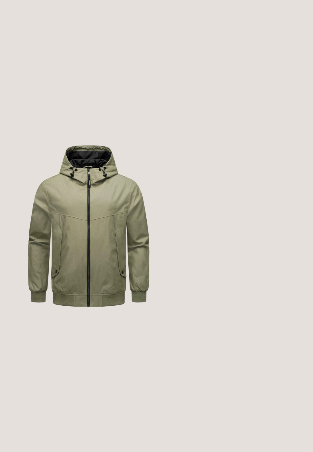 Olivengroene hoodie-jack met een ritssluiting aan de voorkant, elastische manchetten en zijzakken. Getextureerde stof met een matte afwerking en een zwarte binnenvoering.; Fleece pullover in donker groen met een halve rits kraag, voorzien van een zwarte borstzak en zijzakken, met een gestructureerde, zachte afwerking.; Donkergroene T-shirt met korte mouwen en ronde hals, met kleine rode tekst "NEW SUPPLY THE MACHINE CLUB" op de linkerborst.; Lichtgroene cargobroek van katoenmix, met zijvakjes, een recht model en een klassieke tailleband.; Bruine leren enkellaarzen met een gestructureerde afwerking, tan kleurige stoffen boord, zwarte rubberen zool en bruine veters. Timberland-logo ingedrukt op de zijkant.; Olijfgroene schoudertas met een opklapbare klep, metalen gesp en verstelbare schouderband met 'PEPE JEANS' branding. Duurzame stofconstructie.