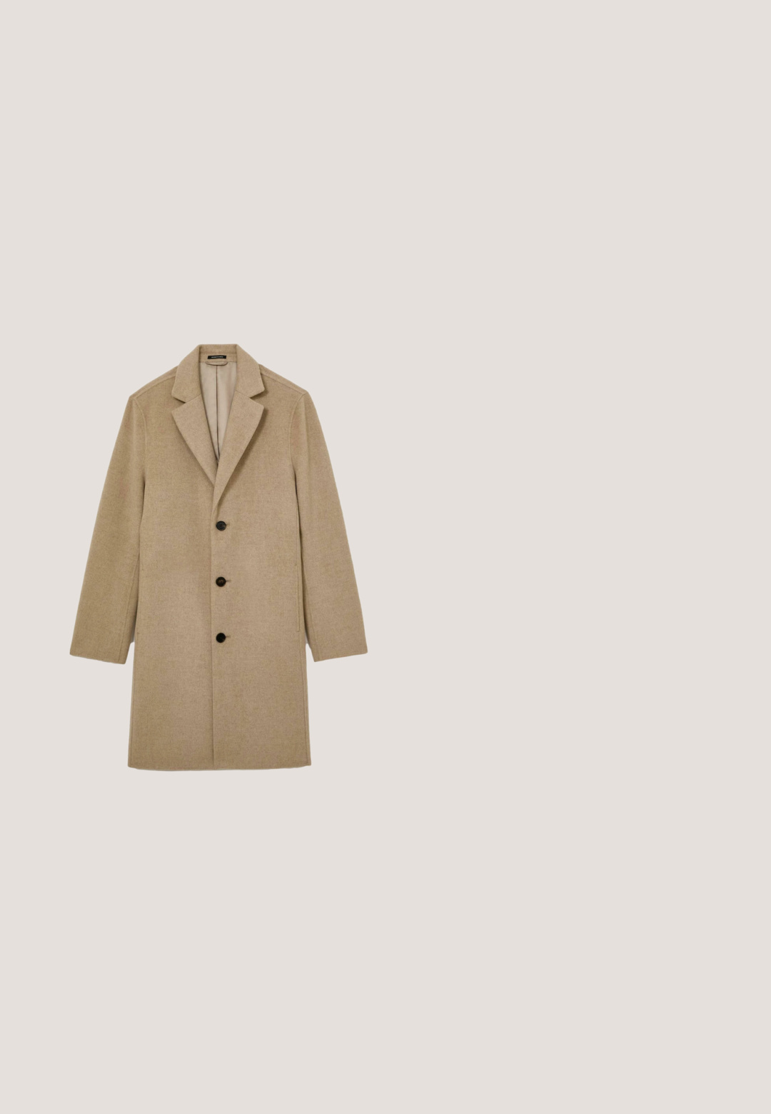 Manteau en laine beige longueur genou avec trois boutons noirs, col classique à revers et manches longues, présenté à plat sur un fond blanc.; Pull gris foncé à manches longues et col rond en tissu maille doux avec poignets et ourlet côtelés, présenté sur fond blanc.; T-shirt blanc en coton à manches longues avec col rond, doté de poignets côtelés et d'un ourlet droit, texture lisse et design minimaliste.; Jean droit en denim bleu avec poches avant et passants de ceinture, présentant des détails légèrement décolorés sur les cuisses et les genoux.; Sneaker en dentelle blanche flottant au-dessus d'un banc en bois avec un feuillage vert en arrière-plan, mettant en valeur le design et la texture de la chaussure.; Sac fourre-tout en toile de couleur ivoire, avec des poignées courtes et le texte imprimé "LES DEUX" en lettres noires en gras. Design durable et simple.