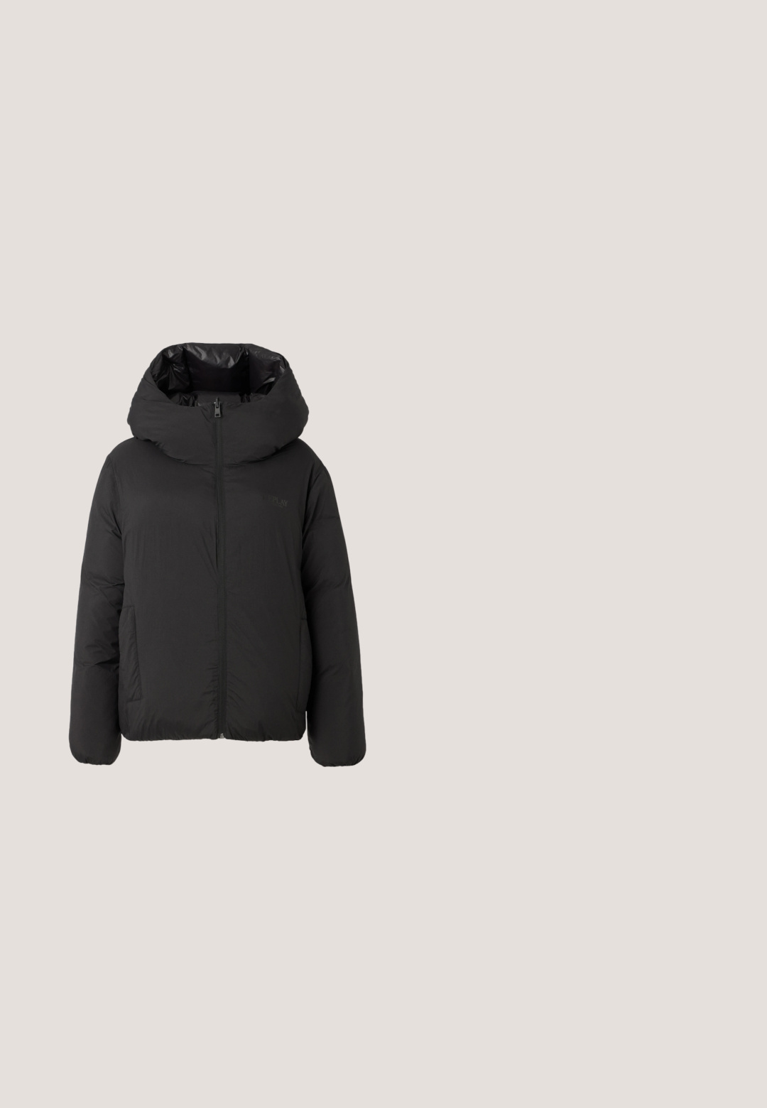 Replay JACKET - Zimná bunda - black; Replay Mikina - natural white; Fialová a ružová károvaná košeľa na gombíky s golierom, dvoma náprsními vreckami a dlhými rukávmi. Vyrobená z látky s károvaným vzorom.; Tmavomodré rozšírené džínsy so zipsom na zapínanie, piatimi vreckami a jemným vyblednutím. Vyrobené z denimu s hladkou textúrou a viditeľným šitím.; Tmavohnedý lesklý kožený mokasín s hrubou hrubou podrážkou a nízkym podpätkom, bočný pohľad na bielom pozadí.; Čierna kožená kabelka s nariaseným dizajnom a mašľovým detailom na prednej strane. Má krátku rúčku a strieborné kovové doplnky.