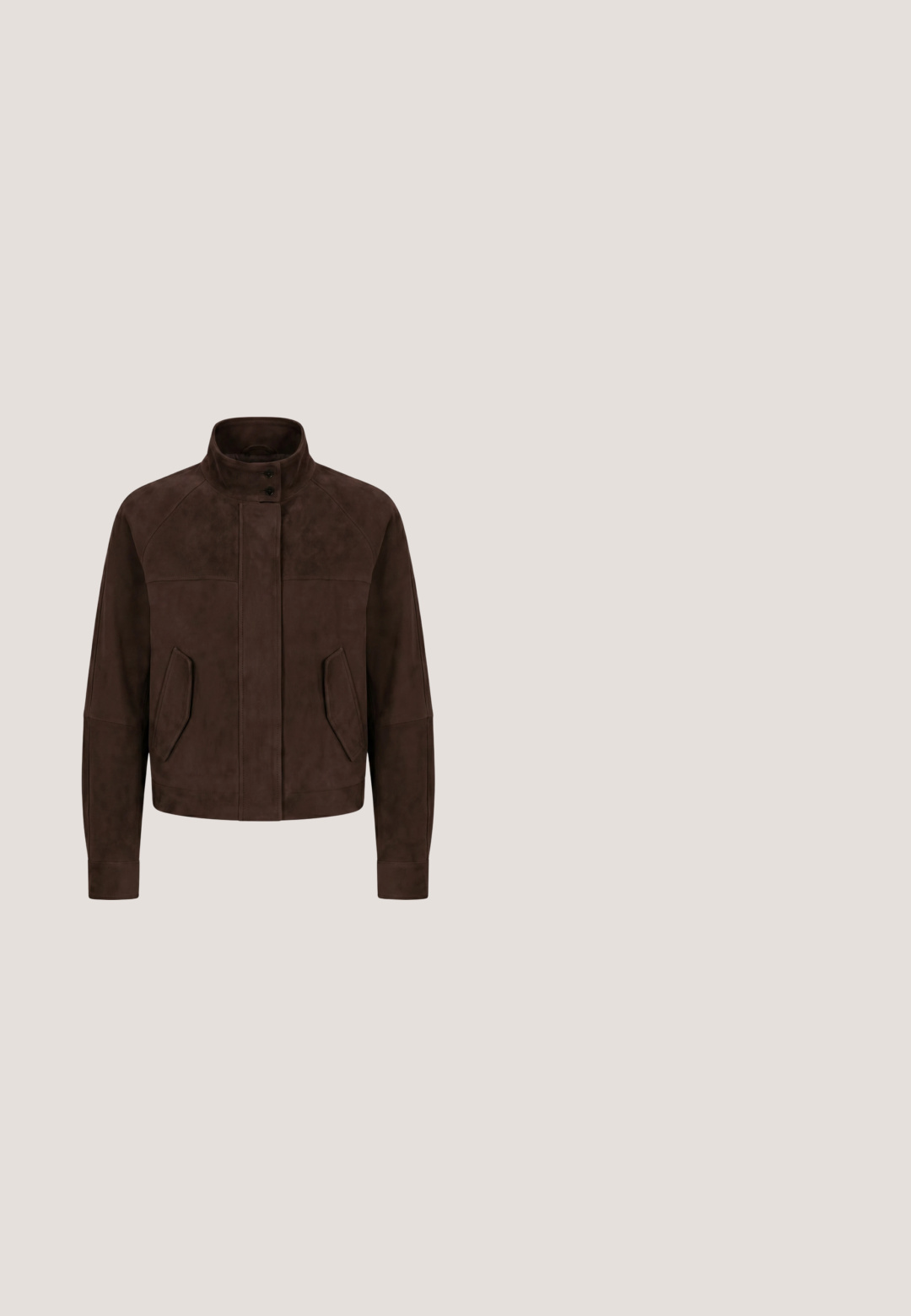 Donkerbruine suède jas met hoge kraag, vooraan knopsluiting en twee schuine zijzakken.; Bruine ribgebreide top met lange mouwen en een ronde halslijn met zeven metalen knopen op een voorstuk, maat medium.; Flared jeans in middelblauwe denim. Voorzien van een rits met een metalen knoop, twee zijzakken en vervagingdetails bij de knieën.; Bruine suède enkellaars met geperforeerd ontwerp, zijrits, gouden studs bij de hiel en een lage gestapelde blokhak.; Bruine gradient zonnebril met een vierkant montuur, gemaakt van kunststof met schildpadmotief, voorzien van goudkleurige accenten op de sleuven.; Bruine leren handtas met een textuur van suède op de klep, gouden beslag, verstelbare riem en een gestructureerde vorm.