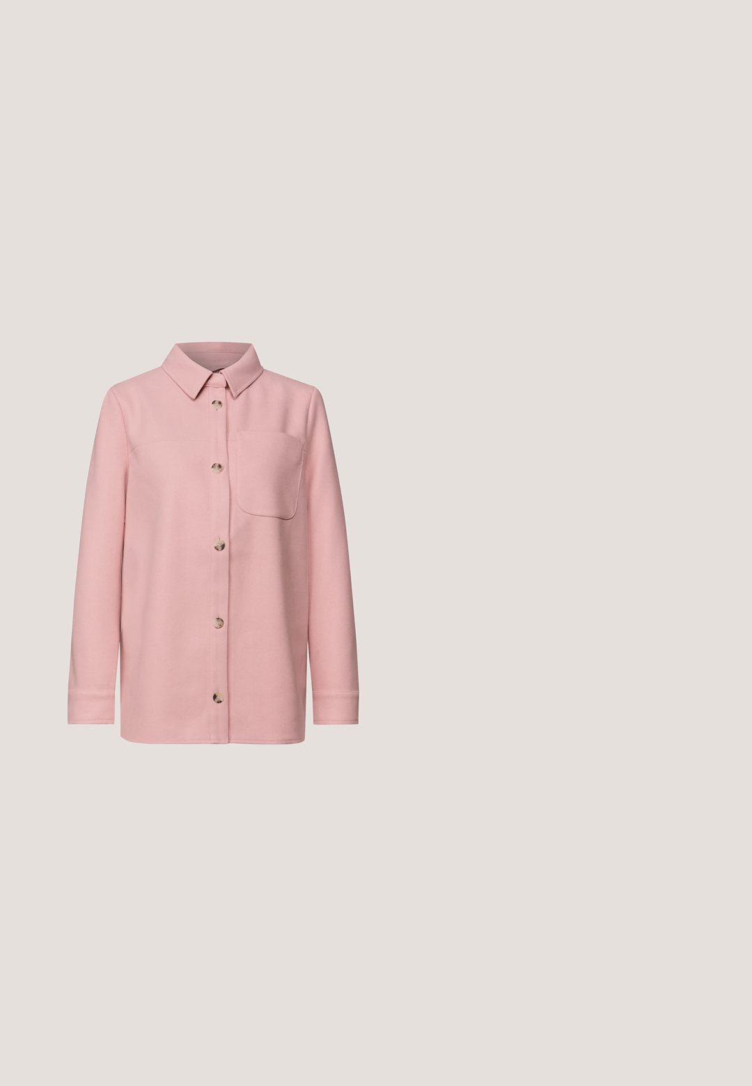 Rosa Hemd mit Knopfleiste und Kragen, langen Ärmeln, einer Brusttasche und vier runden Knöpfen. Weicher Stoff und lässige Passform.; Ärmelloses Kleid in Dunkelgrau, aus glattem Stoff gefertigt. Es verfügt über eine enganliegende Silhouette mit einem leichten A-Linien-Schnitt und runden Ausschnitt.; Beige Wildleder-Pumps mit spitzer Zehenpartie, einem Schleifenakzent auf dem Blatt und einem niedrigen Blockabsatz, bieten eine glatte Textur und ein einfaches Design.; Schildpatt-farbene quadratische Sonnenbrillen mit verlaufenden braunen Gläsern. Metallakzente an den Bügeln, die ein Logodetail aufweisen. Glatter Kunststoffrahmen.; Braune Wildleder-Tasche mit zwei Griffen, rechteckiger Form und flachem Oberteil. Verfügt über einen goldenen Hardware-Verschluss und dezente Markenkennzeichnung auf der Seite.; Furla-Armband aus roségoldfarbenem Metall mit einem wellenförmigen Design, einer strukturierten Oberfläche und eingraviertem Markennamen.
