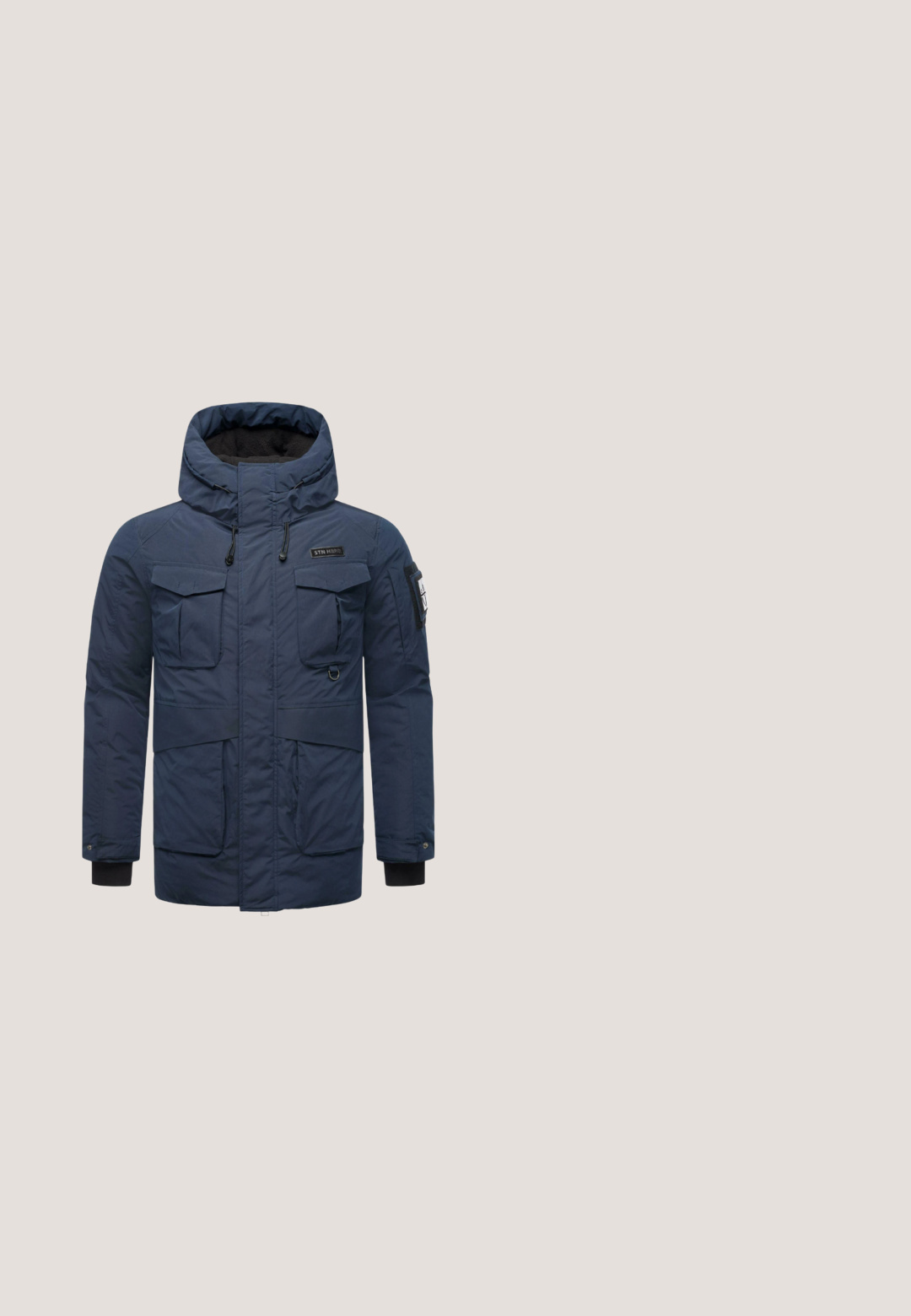 Veste isolée bleu marine avec capuche, fermeture éclair à l'avant, deux poches poitrine, deux poches inférieures et poignets ajustables. Comprend un col doublé en polaire.; Pull bleu en maille côtelée avec manches longues et encolure ronde. Confectionné en tissu texturé avec une coupe légèrement ample et des fentes latérales à l'ourlet.; T-shirt en coton bleu marine avec col rond, manches courtes, et graphiques textuels sur le devant avec des accents rouges et des détails de design sur le thème de l'aviation.; Jean droit bleu foncé en denim. Il présente des poches avant et une braguette zippée, avec un léger délavage et des détails de couture sur la ceinture.; Bottine en cuir marron avec bout rond, lacets sur le devant et talon texturé. Semelle en caoutchouc noir robuste avec profil antidérapant.; Sac en cuir noir texturé à bandoulière avec un compartiment zippé et une sangle réglable ; il possède une poche avant et une étiquette de marque à l'avant.