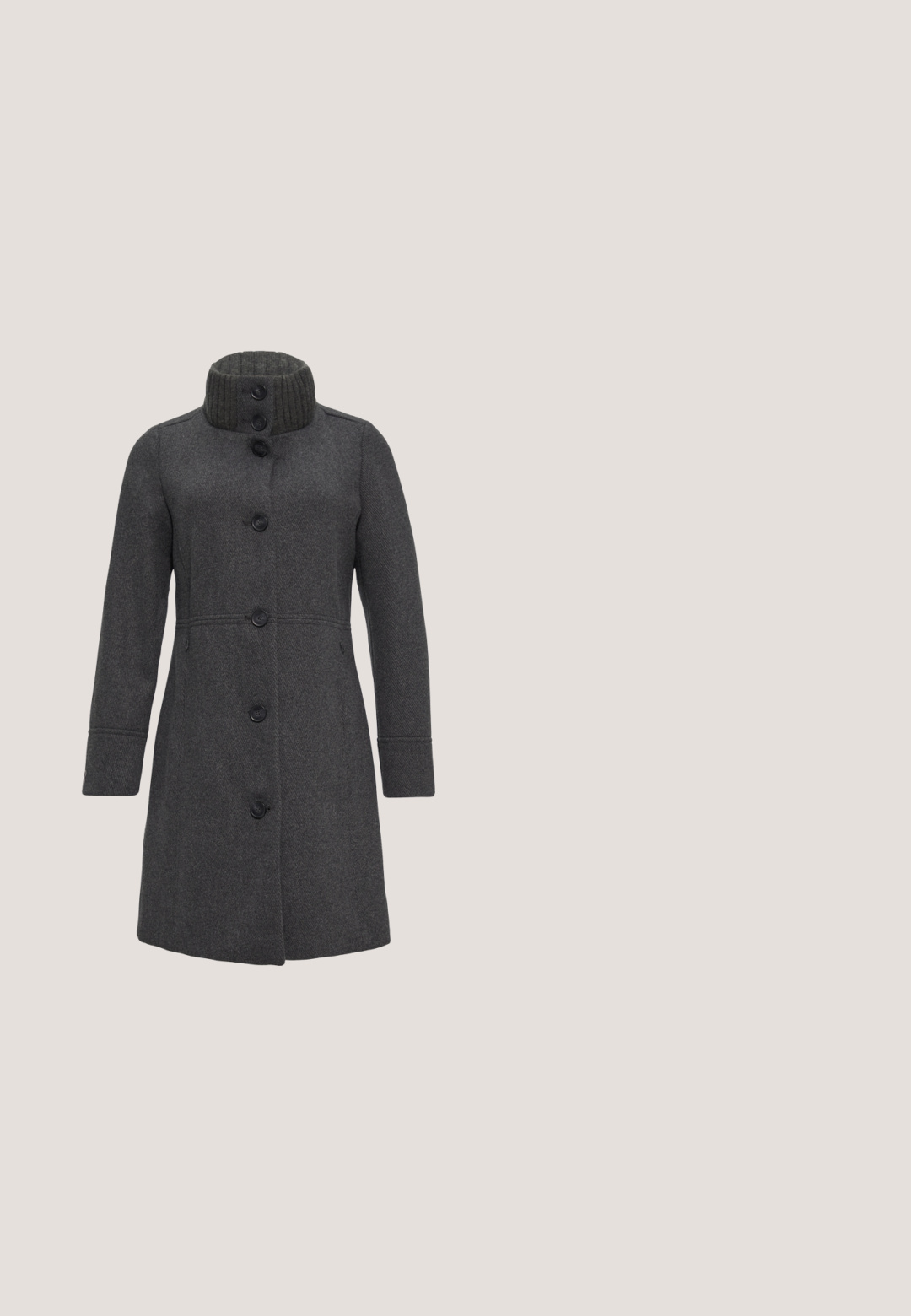 Manteau en laine gris avec un col montant côtelé, fermeture à boutons à l'avant et poches latérales. Tissu texturé avec une coupe ajustée et des manches longues.; Haut noir à manches longues côtelé avec un col en dentelle blanc, affichant une silhouette ajustée et une texture douce. Logo subtil à l'ourlet.; Pantalon à motifs noir et gris avec une taille élastique et un cordon de serrage. Le tissu présente un design texturé en damier et des jambes fuselées.; Tamaris CHELSEA - Bottines à plateau - black; Sacs fourre-tout en cuir synthétique noir avec un fini texturé, des coutures blanches, deux poignées, une petite poche avant et une bandoulière amovible.; Deux couvertures en cadre noir rectangulaires, l'une avec une découpe carrée et l'autre solide. Texture lisse, design moderne, couleur uniforme.