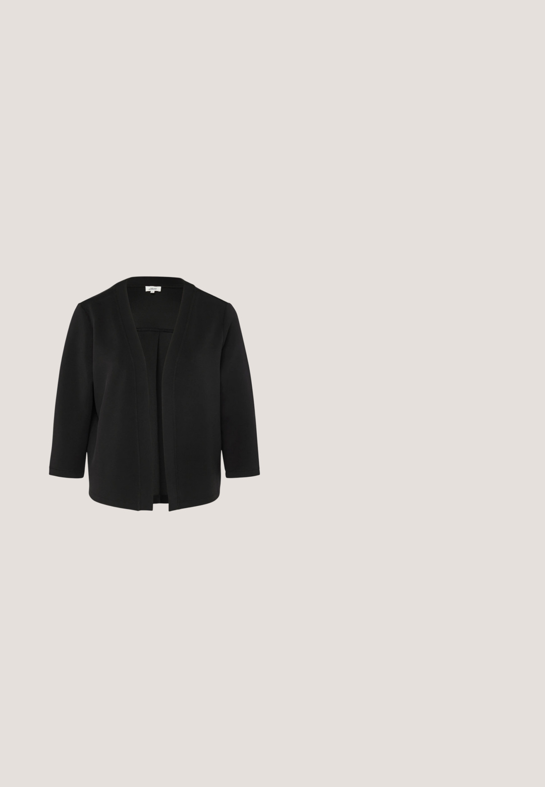 Zwarte openvallende cardigan met driekwart mouwen, eenvoudig ontwerp zonder zichtbare knopen of sluitingen.; Zwarte kortermige blouse met een gerimpelde halslijn en strikdetail. Heeft een gestructureerd stippenpatroon en een geplooid voorkantontwerp. Zachte stof.; Fietsshorts met luipaardprint in zwart en beige, voorzien van een elastische tailleband en een gladde tekstuur. Tot halverwege de dijen, met een aansluitend ontwerp.; Replay VERONIQUE D'ORSAY - Klassieke pumps - black; Zwarte leren schoudertas met metalen klinknageldetails, verstelbare band en ritssluiting op een witte achtergrond.; Zilveren ketting met acht kleine hartvormige hangers voorzien van ingewikkelde krulpatronen, plat liggend op een lichte achtergrond.