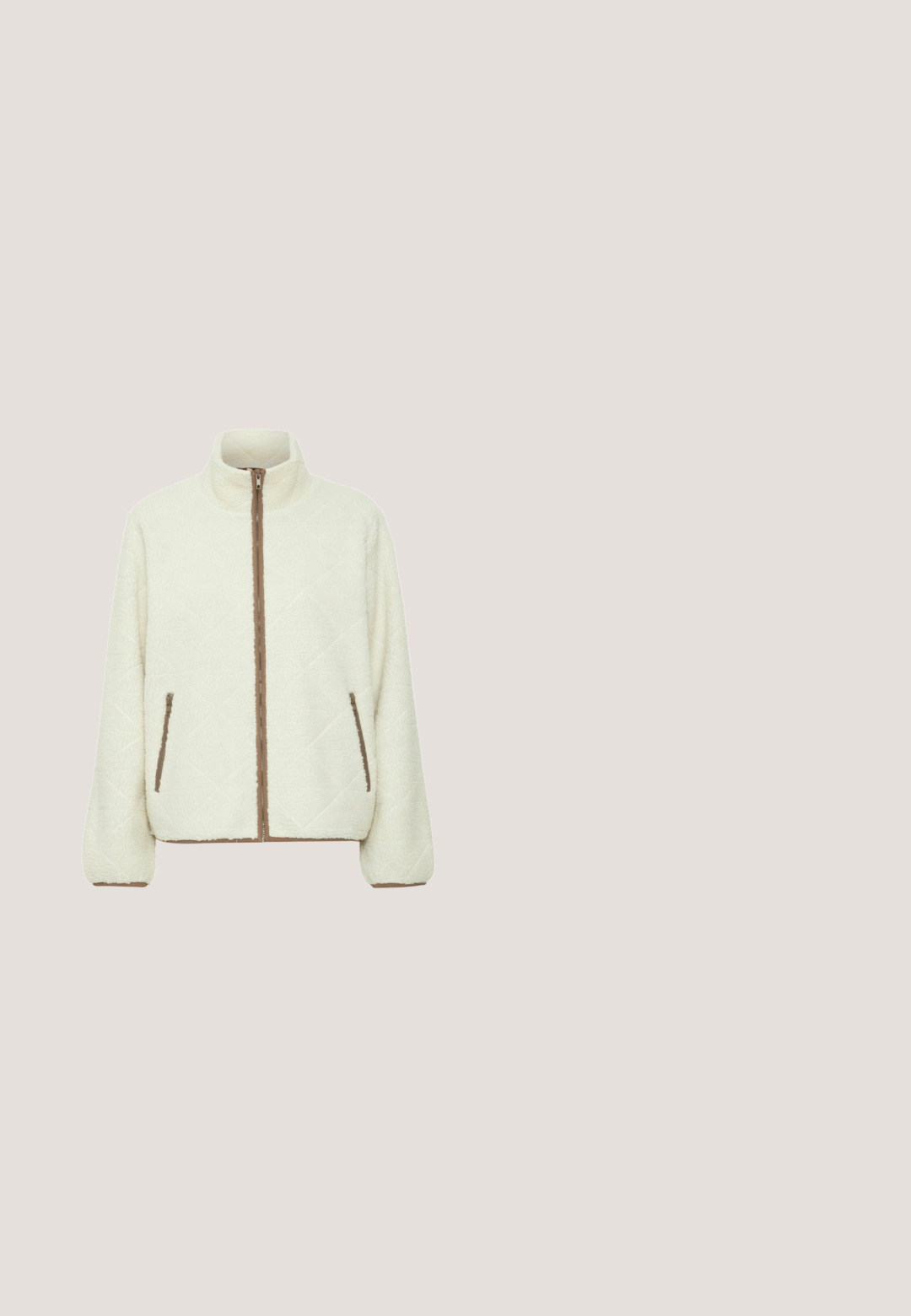 Veste en polaire couleur crème avec un col haut, fermeture éclair complète, motif matelassé en diagonale et accents de fermeture éclair marron sur les poches et les poignets.; Sweat-shirt couleur crème avec un col montant, des cordons de serrage ajustables et le texte en relief "Retro College Athletic Dept." sur le devant.; T-shirt crème à manches courtes avec col rond, en tissu simple et lisse, comportant une petite étiquette de marque à l'intérieur de l'encolure.; Pantalons de survêtement beiges en matériau doux, dotés d'une taille élastique avec cordons de serrage, de jambes droites et d'un détail de logo subtil.; s.Oliver Bottes de neige - beige comb; Sac cabas beige avec fermeture éclair, poche zippée à l'avant, longue bandoulière réglable et deux poignées courtes pour le porté.