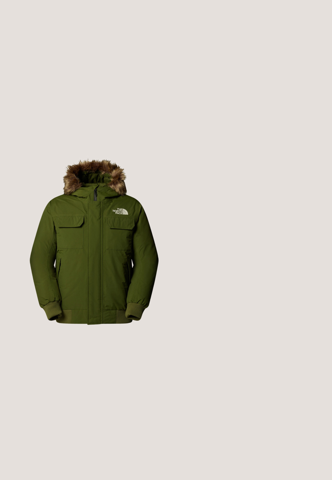 The North Face M MCMURDO BOMBER - Vinterjakker - woodland green; Creamfarvet crewneck-trøje lavet af blødt strikkemateriale. Har ribstrikkede manchetter og kant, med en glat tekstur og enkelt, minimalistisk design.; Kortærmet, rundhalset duskede T-shirt lagt fladt med synligt mærke ved halsen på en hvid baggrund.; Lyseblå denimjeans med lige ben, let falmede ved knæene, fem-lomme-design og knaplukning i taljen.; Lysebrun læder ankelstøvle med polstret krave, gyldne snøringer, brune snørebånd og tyk sål med riller på ensfarvet lys baggrund.; Brun læder messenger-taske med en tekstureret overflade, navy strop, rektangulær form og lynlås lukning langs topkanten.