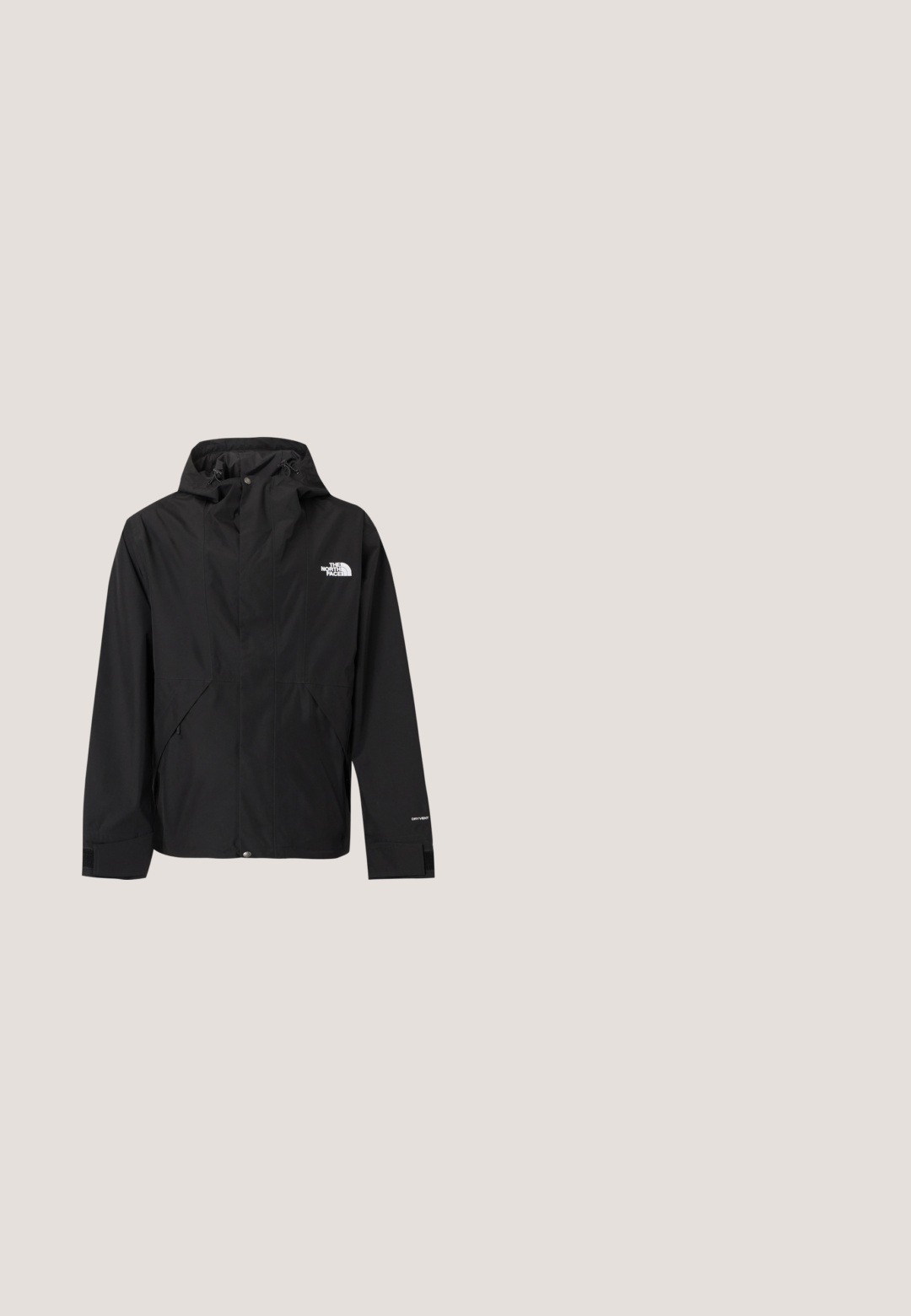 Sort vandtæt hættetrøje med frontlommer, justerbare manchetter, The North Face-logo på brystet og teksten "DryVent" på ærmet.; Grå hoodie lavet af en bomuldsblanding, har en kengurulomme, snøre til hætten og et sort logo-patch på brystet.; Mørkegrå kortærmet t-shirt med rund hals og lille hvidt og grønt "The North Face 1966" logo på øverste venstre bryst.; Olivengrønne bukser med lige ben, elastisk talje og sort justerbart spændebælte, forlommer og sidelommer, detaljer med søm foran.; Sorte høje sportsko med en tekstureret syntetisk overdel, der har metaløjer, sorte snørebånd og en gummisål med mønstre for godt greb.; Sort stof skuldertaske med en struktureret overflade, justerbar rem og snørelukning. Har kraftige syninger og et sideetiket.
