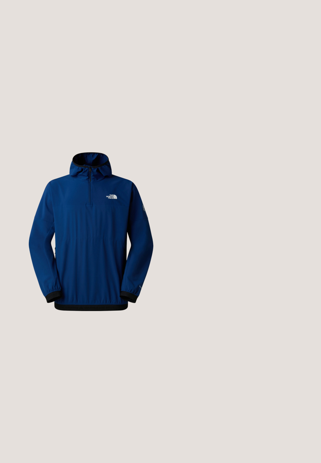 Chaqueta tipo pulóver azul hecha de tela ligera, con cuello con cremallera hasta la mitad, capucha ajustable y puños elásticos. Logotipo en el pecho y la manga.; Sudadera con capucha azul marino, bolsillo frontal tipo canguro y logo blanco de North Face en el pecho izquierdo.; Camiseta de algodón azul marino con mangas cortas y cuello redondo, que presenta un pequeño logo gris en el área izquierda del pecho. Diseño sencillo y de color sólido.; Pantalones cortos de algodón azul con cintura elástica y cordón. Cuenta con un parche de logo en la pierna izquierda. Textura suave, diseño hasta la rodilla.; Zapatilla alta de marina con parte superior de ante y textil, cierre de cordones en la parte frontal, acento de logo, suela de goma y suela gris contrastante con patrón de tracción.; Bolsa de viaje de color gris oscuro hecha de nailon. Presenta un cierre con cremallera, asa acolchada y un emblema con la bandera noruega. Logo en texto en la parte frontal.