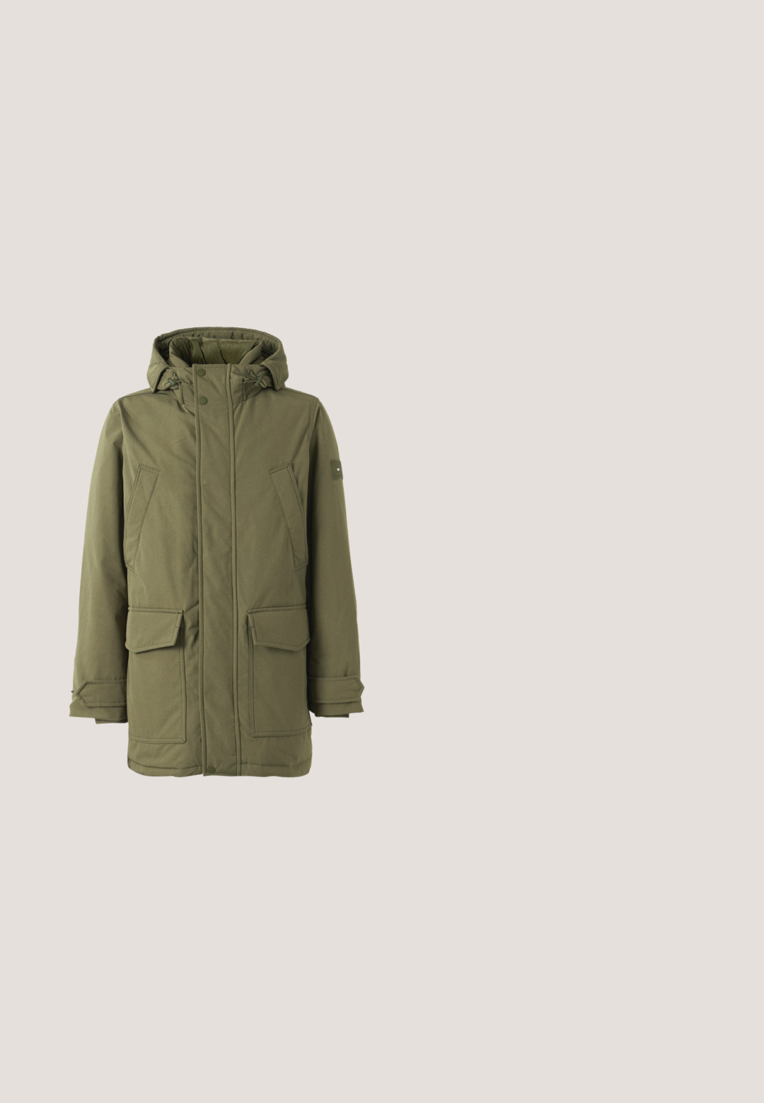 Abrigo de invierno acolchado en verde oliva con capucha, cierre frontal con cremallera y botones de presión, dos bolsillos en el pecho, dos bolsillos de solapa y puños ajustables.; Sudadera negra con cremallera hecha de un material de punto suave, con cuello alto, mangas largas y puños y dobladillo acanalados.; Camisa blanca de manga larga con botones, hecha de algodón suave. Presenta un collar puntiagudo, cierre frontal de botones completo y cintura ligeramente ajustada.; Pantalones tailored de color marrón oscuro con un sutil patrón de rayas, diseño de pierna recta y una textura de tela suave. Presentan una cintura estándar.; Emporio Armani Botines - nero; Maletín de cuero negro con dos asas superiores, correa para el hombro y cierre con cremallera. Presenta una superficie texturizada y un bolsillo frontal con cremallera.