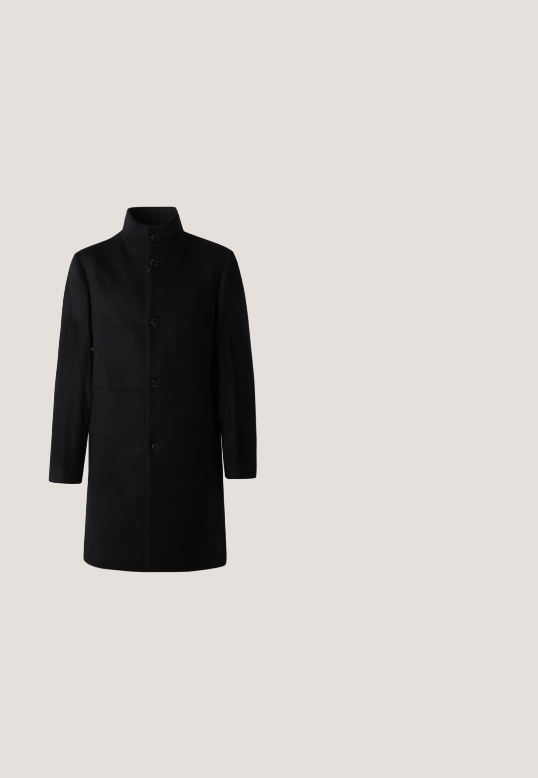 Manteau en laine noire avec un col montant, des manches longues, cinq boutons sur le devant et une coupe droite. Aucun motif ou accent visible.; Pull noir à manches longues avec col rond, au design simple et uni, et une petite étiquette de marque à l'intérieur du col.; Chemise noire à manches longues en tissu lisse, avec un col classique, une fermeture à boutons à l'avant et des poignets à boutons.; Pantalons noirs au design ajusté, avec un devant plat, des détails de plis et une coupe élégante. Fabriqués en tissu lisse pour un look raffiné.; Mocassin homme en cuir noir avec couture moc toe, bride penny, col texturé et petit talon empilé sur fond blanc.; Mallette en cuir noir texturé avec double poignées et tirettes de fermeture éclair argentées, centrée sur fond blanc.