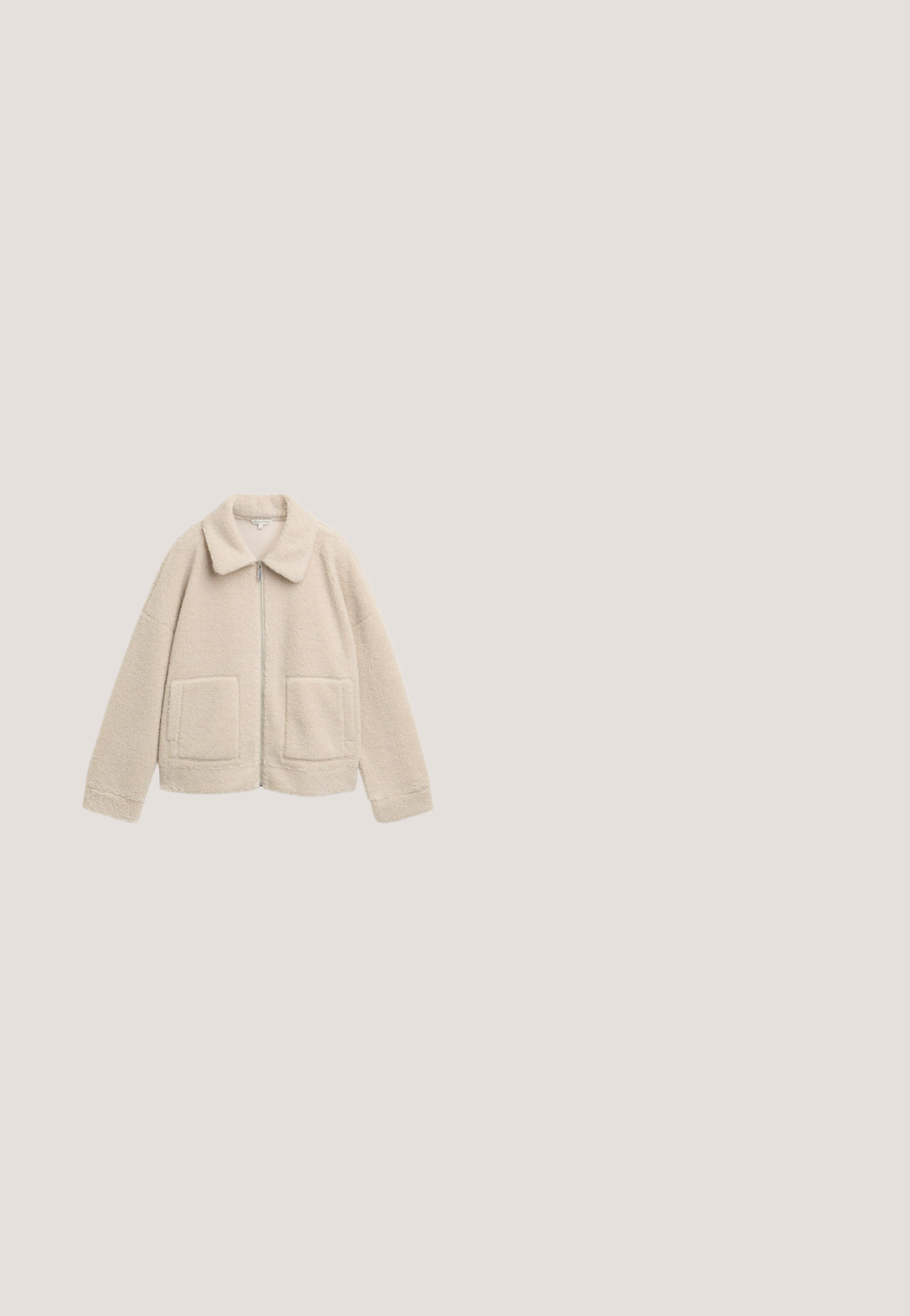 Veste polaire beige avec fermeture éclair intégrale à l'avant, large col, manches longues et deux grandes poches plaquées à l'avant.; Pull en tricot beige avec un col en V, présentant un motif en côtes texturé et un élément de design diagonal sur le devant. Manches longues et coupe courte.; TOM TAILOR DENIM T-shirt basique - gardenia white; Pantalons en coton beige avec taille à cordon, deux poches avant et jambes fuselées. Texture lisse, ceinture plate avec un petit accent métallique.; Baskets blanches et beiges avec une tige en daim et en cuir, une semelle en caoutchouc texturée et un renfort de talon noir. Présentent un logo proéminent sur le côté.; TOM TAILOR RELLA CROSS BAG S - Sac bandoulière - taupe   taupe