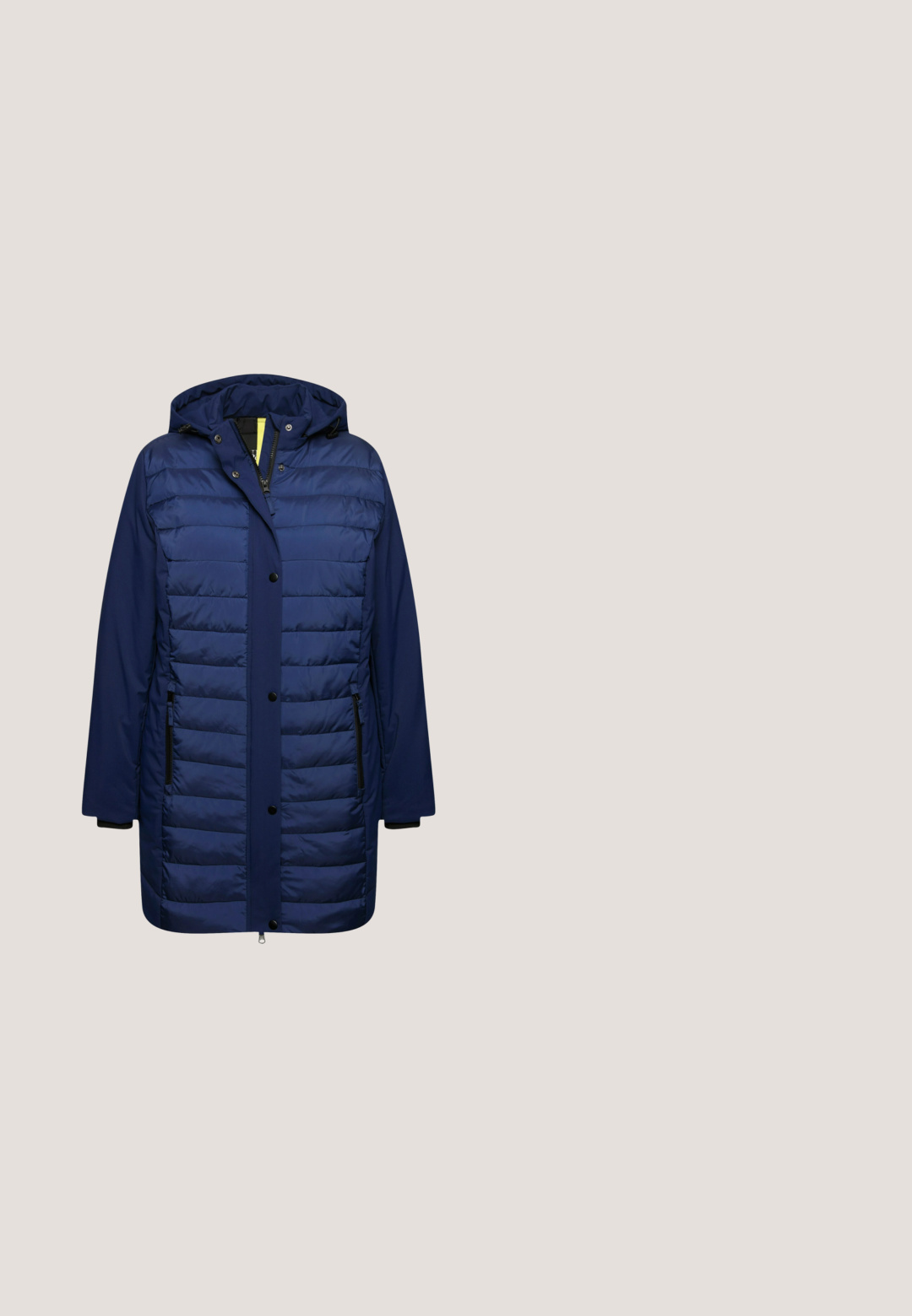 Marineblauwe gewatteerde jas met capuchon, voorzien van een ritssluiting aan de voorkant, drukknoopsluitingen en twee zijzakken met ritsen. Soepele textuur en lichtgewicht ontwerp.; Blauwe gebreide cardigan met lange mouwen, ronde halslijn en voorste strikjes. Heeft een textuur stof en een lichte glans.; Blauw-witte gestreepte T-shirt met een ronde hals, 3/4 mouwen, gemaakt van lichtgewicht stof. Heeft horizontale strepen en een relaxte pasvorm.; Blauwe denim slim-fit jeans met voorzakken, riemlussen en een knoopsluiting, voorkant getoond op een witte achtergrond.; Casual blauwe suède sneaker met witte veters, twee witte zijstrepen, wit hielstuk en dikke witte geribbelde zool.; Lichtblauwe leren schoudertas met klepsluiting en verstelbare riem, met zijwaartse metalen gespen en minimalistisch ontwerp.