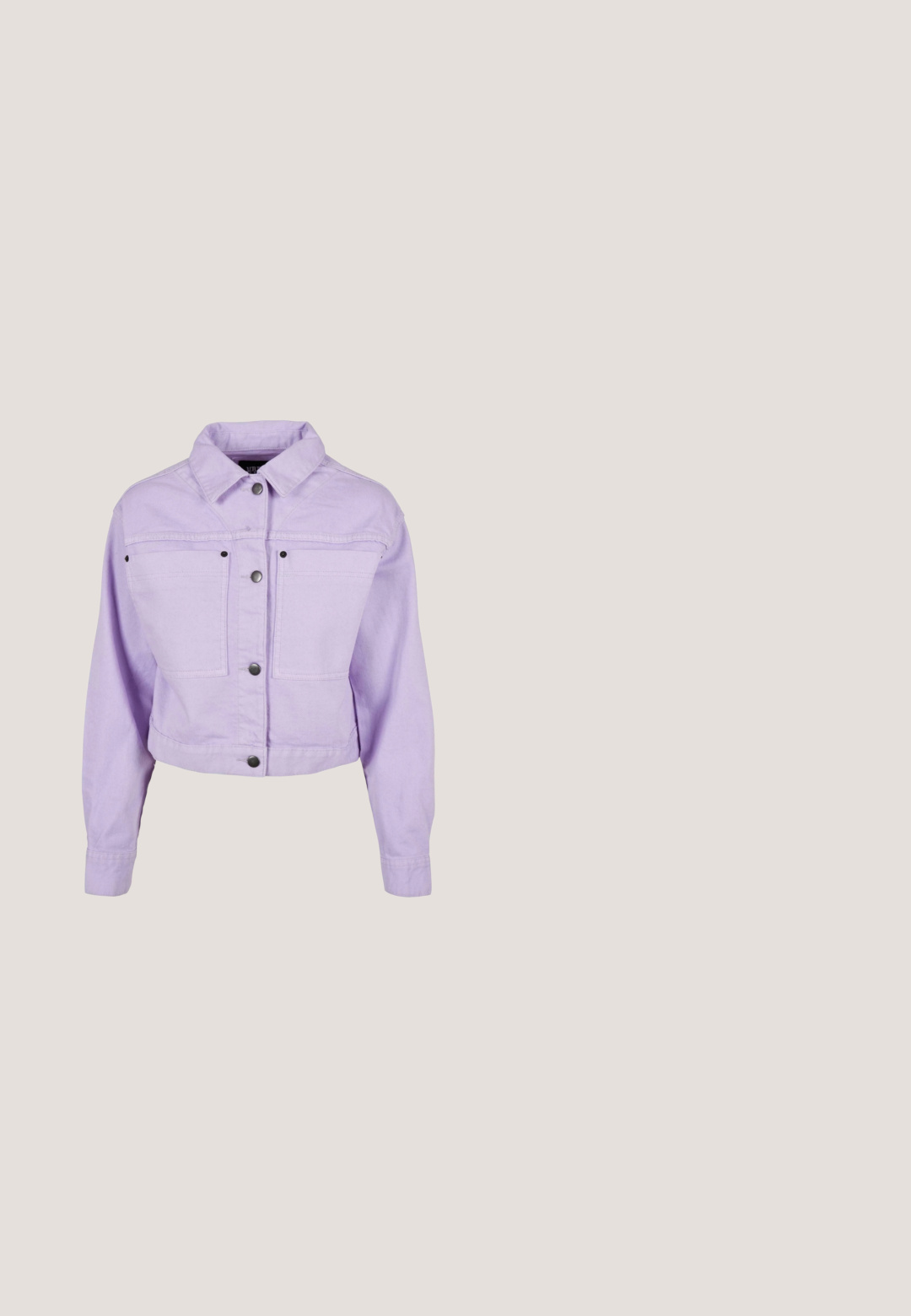 Chaqueta de denim lila claro con cuello, diseño cropped, cierre con botones en la parte delantera y dos bolsillos frontales con acentos de hardware negro.; Sudadera rosa con capucha, que presenta el texto blanco "LOVERS CLUB" y un gráfico de rosa. Tiene puños acanalados y un bolsillo tipo canguro en la parte frontal.; Camiseta sin mangas rosa brillante acanalada con escote redondo y pequeño emblema decorativo plateado centrado debajo del escote.; Urban Classics Pantalones deportivos - softpink; Zapatilla blanca y rosa claro con parte superior de malla y sintético, suela gruesa y texturizada, puntera redonda, y cordones y acentos en contraste.; Bolso de mano en forma de media luna de color rosa claro, con una sola correa, cremallera plateada en el lateral y el logo "cK" en relieve en el centro del frente.