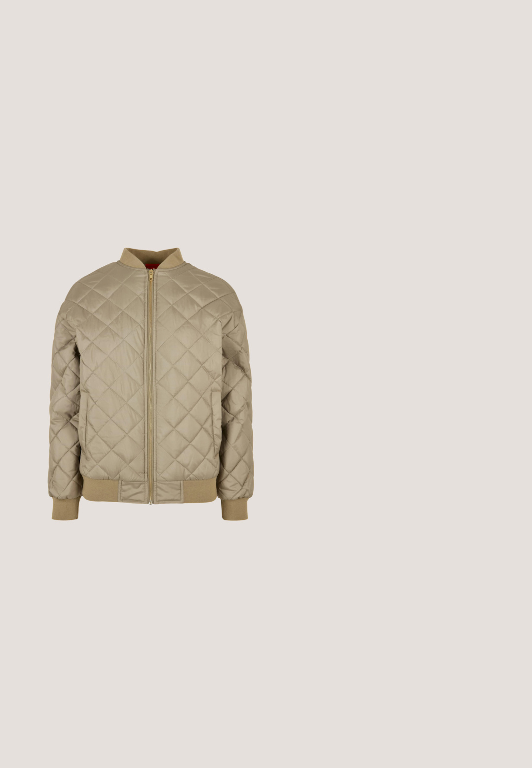 Beige gewatteerd bomberjack met een ritssluiting aan de voorkant, geribde kraag en manchetten. Beschikt over een ruitpatroon op de stof. Gladde textuur.; Lichtblauwe pullovertrui met lange mouwen, een kraag en drie knopen aan de voorkant. Zachte textuur en ontspannen pasvorm.; Lichtblauw shirt met lange mouwen, met dunne verticale witte en donkere strepen, knoopsluiting aan de voorkant, puntige kraag en een borstzak aan de linkerkant.; Part Two BELMEPW PA - Broek - white pepper; Bruine leren bootschoenen met vetersluiting, metalen oogjes, een gestructureerde afwerking en een flexibele tan rubberen zool. Rond afgewerkte teen.; Hexagona CONFORT - Schoudertas - beige naturel
