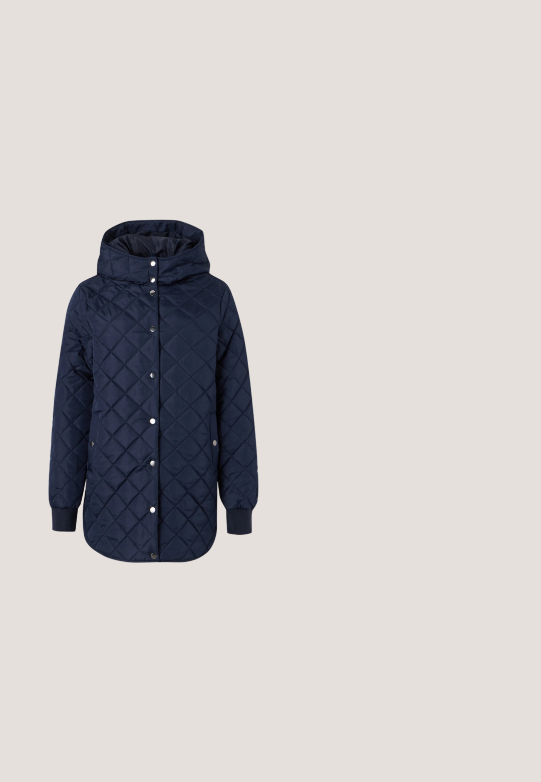 VILA VITATE L/S HOODED JACKET - NOOS - Vinterfrakke - navy; Lyseblå, v-hals sweater med lange, lidt løse ærmer og ribstrikkede manchetter. Blød tekstur, cropped design, velegnet til lag-på-lag styling.; Lyseblå denim bukser med brede ben, knæudskæringer, frynsede kanter og høj talje. Med frontlukning med knap og lynlås samt klassisk fem-lomme design.; Beige lavtop sneaker med snøre og sløjfe pyntet med perler på snørene, overdel i ruskind og stof samt lys brun gummisål.; Denim taske med en buet form, der har et navy og lyseblåt zebra-stribemønster, hvid strop og brandlogoet tydeligt præsenteret.; Sølv metal øreringe med bølget design, der har to sammenkoblede, forlængede elementer. Glat tekstur og poleret finish. Stiftlukning.