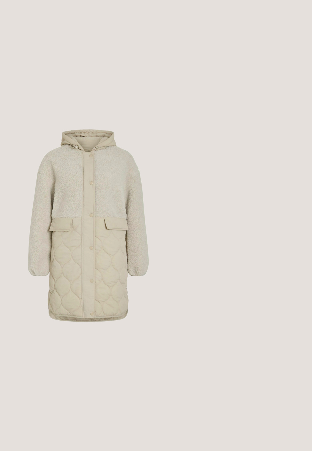 Abrigo acolchado beige con un tejido similar al de la piel de un pelaje suave, que cuenta con capucha, botones a presión y dos bolsillos frontales. Textura suave y forma rectangular.; Cardigan gris de punto con cuello redondo, mangas largas abullonadas, puños y dobladillo acanalados, cierre frontal con siete botones blancos.; Camiseta de manga corta negra hecha de suave tejido de algodón. Presenta un cuello redondo y un corte ajustado. Sin patrones ni detalles adicionales.; Pantalones vaqueros de pierna ancha en azul claro con bolsillos delanteros, trabillas para cinturón, cierre de botón y etiqueta de marca en la cintura.; Zapatilla deportiva de ante marrón de corte bajo con ribete beige, suela blanca gruesa y suela exterior de goma marrón claro, mostrada de perfil.; Bolso de mano de cuero sintético burdeos con doble asa, detalles cuadrados de metal y diseño estructurado. Textura suave con un brillo sutil.
