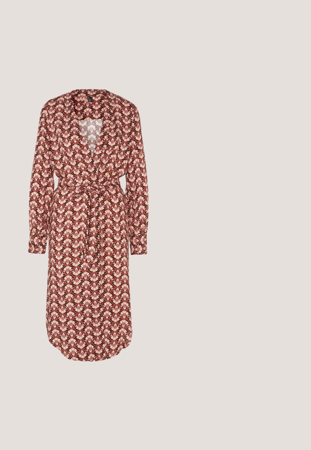 Vero Moda VMEASY LONG KIMONO - Letná bunda - mahogony; ONLY ONLNOVA LIFE LUX ALICIA - Overal - black romantic; Čierne wedged sandále s tkaným prúžkovaním, majúce textúrovaný povrch a pohodlnú platformu. Bez viditeľného loga alebo ozdôb.; Hnedé gradientové slnečné okuliare s rámom v korytnačkovom vzore. Štvorcový tvar s výraznými hranami a zlatým logom "vogue" na chráničoch.; Čierna kožená kabelka cez rameno s textúrovaným povrchom, doplnená zlatým akcentom, ozdobným strapcom a viacfarebnou stuhou.; Zlaté kruhové náušnice s textúrovaným dizajnom, ktoré majú malé korálky pozdĺž okraja. Majú uzavretý tvar kruhu a upevnenie na kolík.