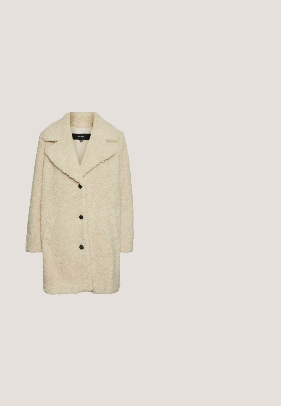 Vero Moda Teddy VMKYLIE - Wintermantel - oatmeal; Lichtbeige vrouwen trui gemaakt van zacht gebreide stof, met een ronde halslijn en ribgebreide manchetten en zoom. Klassiek, recht gesneden ontwerp.; Beige wijde broekspijpen met verticale naden, een knoop aan de voorkant, ritssluiting en vijf zakken, met het label JJXX op de tailleband.; Tan suède enkellaars met een ronde neus, gestructureerde bovenkant en een rubberen zool met antislip nopjes. Achterste lus voor eenvoudig aantrekken.; Beige suède schoudertas met een enkele riem en een eenvoudige naad die verticaal in het midden loopt.; Gouden slangenketting met een glad, flexibele ontwerp. Voorzien van een karabijnsluiting en een verstelbare lengte met een kleine tag als accent.