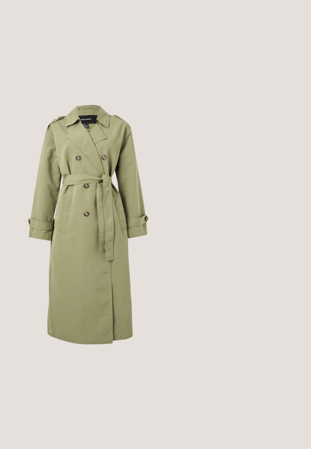 Abrigo trench largo de color verde claro con doble botonadura, detalles de botones, cinturón atado en la cintura y dos bolsillos delanteros.; Cárdigan de manga larga color verde claro con botones, con un cuello suave con volantes y puños y dobladillo acanalados.; Camiseta de manga corta con cuello redondo con rayas horizontales verde claro y blancas, espalda lisa y textura de punto acanalado.; Pantalones cortos de algodón verde claro con rayas verticales blancas, cinturilla elástica y un ajuste suelto y relajado. Textura suave.; Zapatilla deportiva de perfil bajo con parte superior de cuero verde claro, cordones y detalle en el talón blancos, y suela de goma marrón sobre un fondo liso.; Bolso de hombro de cuero suave color verde oliva con una correa ancha y única, y una forma relajada y sin estructura sobre un fondo claro.