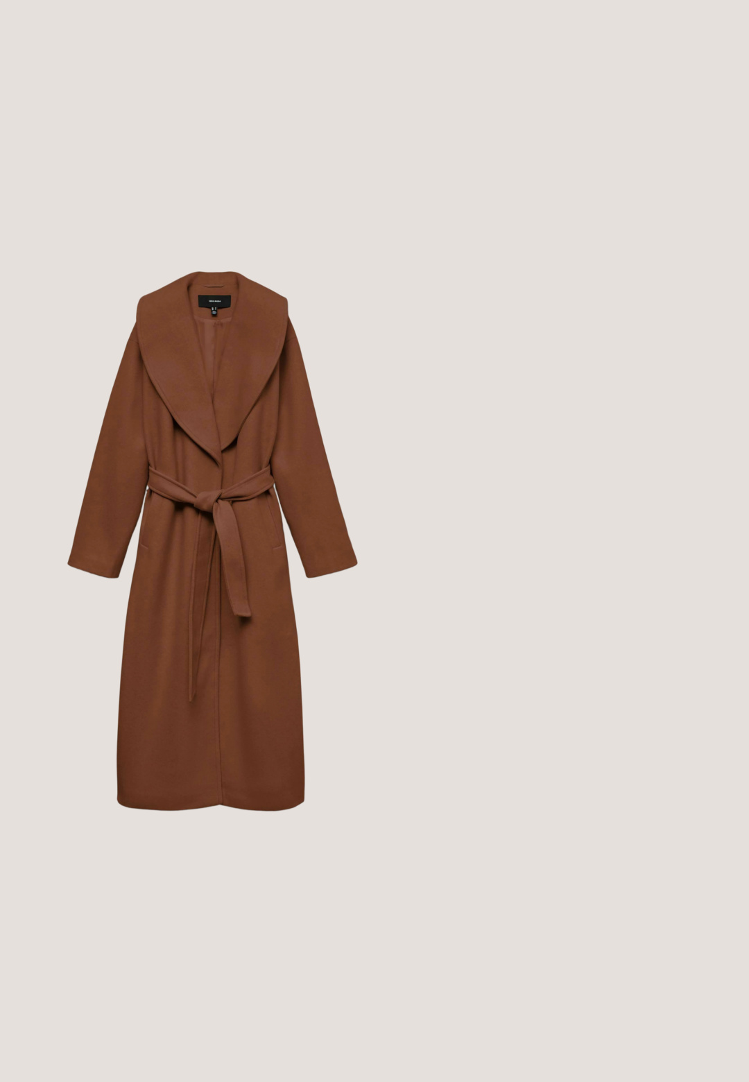 Bruine lange jas van een wolmix met brede revers, een ceintuur die in de taille gestrikt kan worden, en twee steekzakken aan de zijkant. Soepele textuur en een losse pasvorm.; Beige coltrui, oversized pasvorm, geribbelde textuur bij de kraag en manchetten, gebreide stof en drop shoulder ontwerp.; Hoge bruine suède sleehaklaars met een slordige schacht en gesloten neus, van opzij op een effen achtergrond weergegeven.; Burberry BASED CHECK - Zonnebril - brown; Bruine Valentino schoudertas met herhalend logopatroon, beige afwerking, goudkleurige hardware en verstelbare brede stoffen schouderriem.; Bruine gewatteerde hoofdband met zwart luipaardprintpatroon en zwarte voering.