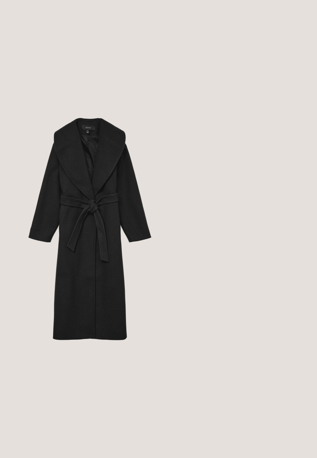 Vero Moda VMANNE - Trenchcoat - black; Zwarte langemouwen top van zachte stof, met een ronde halslijn en een slim fit ontwerp zonder patronen of versieringen.; Zwarte broek met wijde pijpen, voorzakken, ceintuurlussen en een zilveren knoopsluiting aan de tailleband.; Zwarte leren enkellaars met elastisch zijpaneel, trekband aan de achterkant en geribbelde rubberen zool en hak op een witte achtergrond.; Zwarte zonnebril met ovale lenzen en een bruine tint, met gouden accenten op de slapen en een glanzende zwarte afwerking, minimale branding zichtbaar.; Zwarte leren tote bag met twee platte handvatten, een gladde textuur, een ronde vorm en geperst circulair detail aan de voorkant.