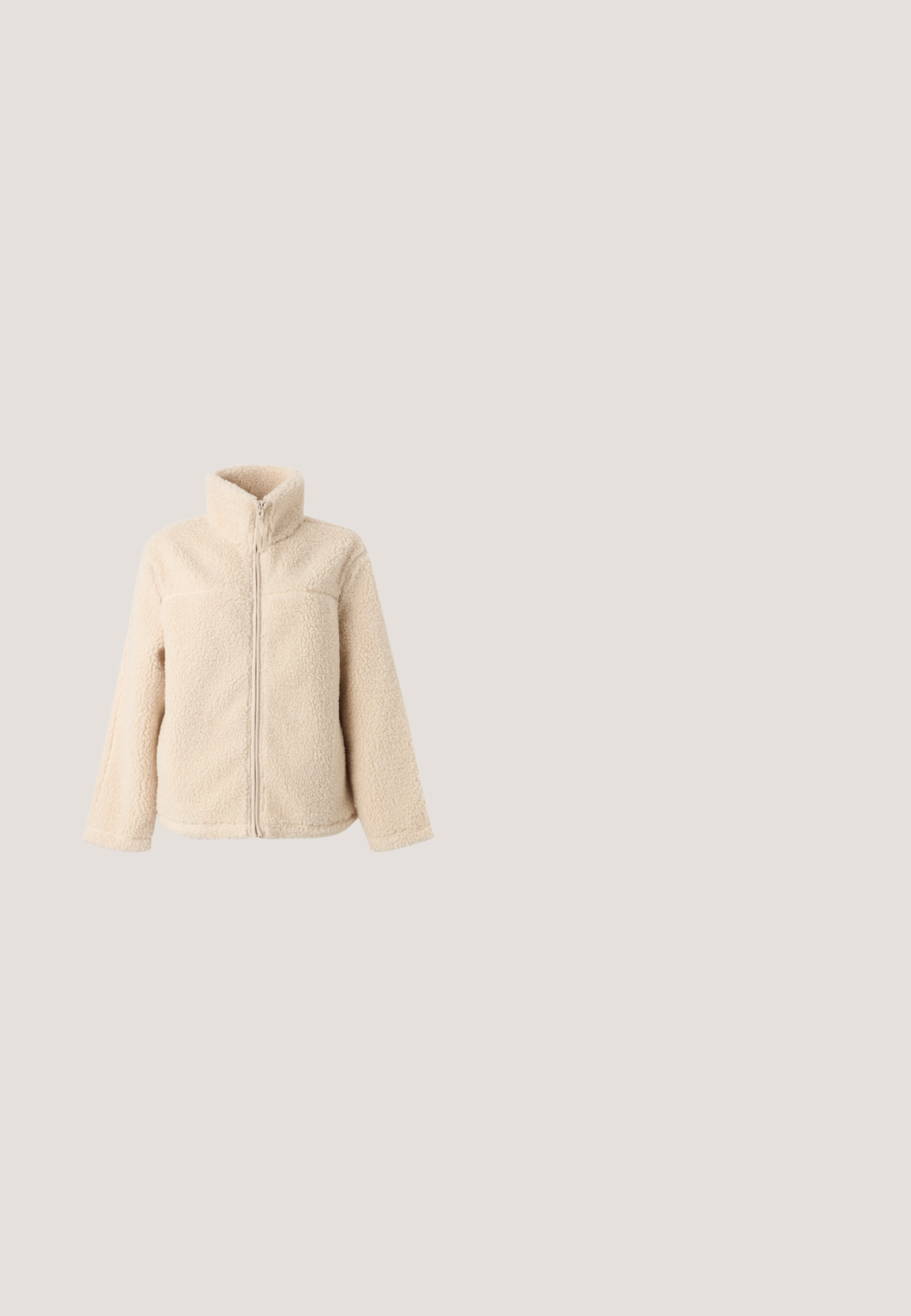 Veste polaire beige zippée intégralement, col haut, manches longues et tissu doux texturé, présentée sur un fond clair uni.; Sweat-shirt marron à manches longues avec poignets élastiques et motifs de cœurs blancs dispersés sur les deux manches.; T-shirt blanc avec un ours en peluche portant un nœud rouge et un collier de perles, avec le texte "Je t'aime" et "Fais-moi un câlin" à l'avant.; Pantalons larges noirs en tissu doux, avec une fermeture à bouton à l'avant, des lignes épurées et un design minimaliste sans motifs.; Ballerines en cuir verni noir avec un bout rond, un design à lacets et une semelle plate. Texture lisse avec peu de détails.; Sac d'épaule en velours côtelé bordeaux doux avec une sangle réglable, fermeture éclair, liens latéraux et une poche avant zippée.
