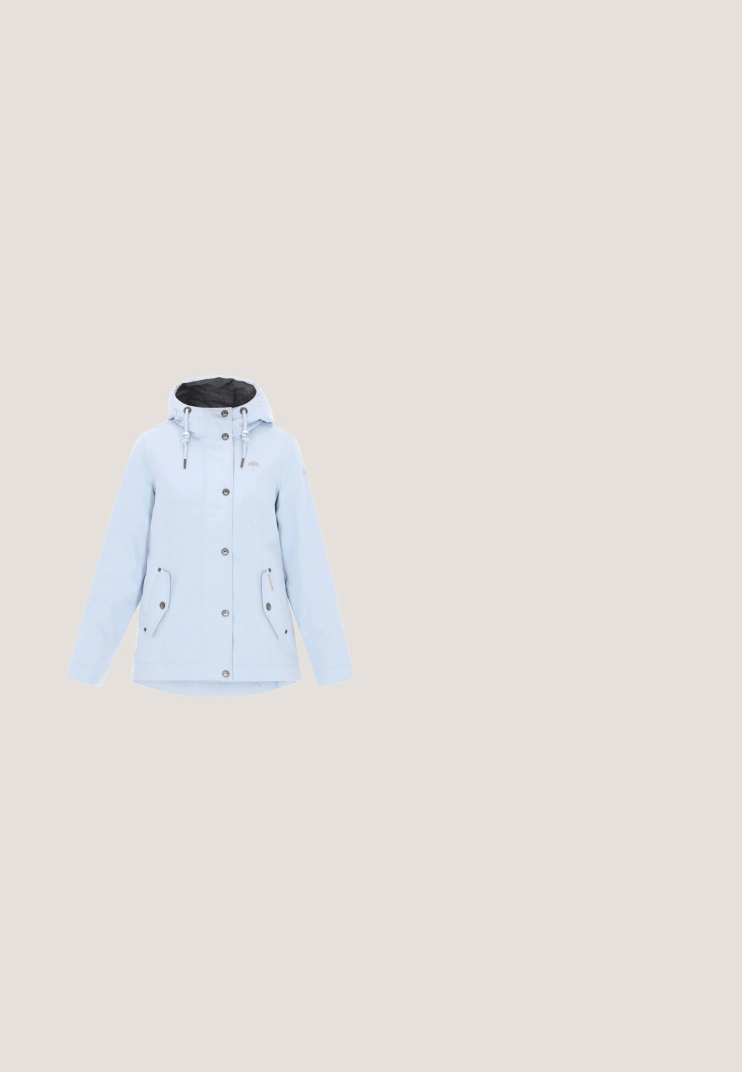 Veste de pluie à capuche bleu clair avec boutons devant, cordons ajustables et deux poches à rabat avec bouton.; Cardigan tricoté gris clair avec col en V, manches longues, poignets côtelés et quatre boutons blancs à l'avant.; T-shirt femme bleu clair à manches courtes, coupe ample, col rond et bords de manches repliés, présenté sur fond blanc.; Pantalon de survêtement en polaire gris foncé avec taille élastique, cordons blancs, poches latérales et poignets élastiques aux chevilles.; Baskets basses gris clair et blanches avec des panneaux en mesh et en suède, des lacets blancs, une semelle en caoutchouc gomme, et un grand logo blanc "R" sur le côté.; Sac à épaule rectangulaire gris clair avec bandoulière réglable, poches latérales, fermeture éclair et une petite étiquette "Studio Berlin" à l'avant.