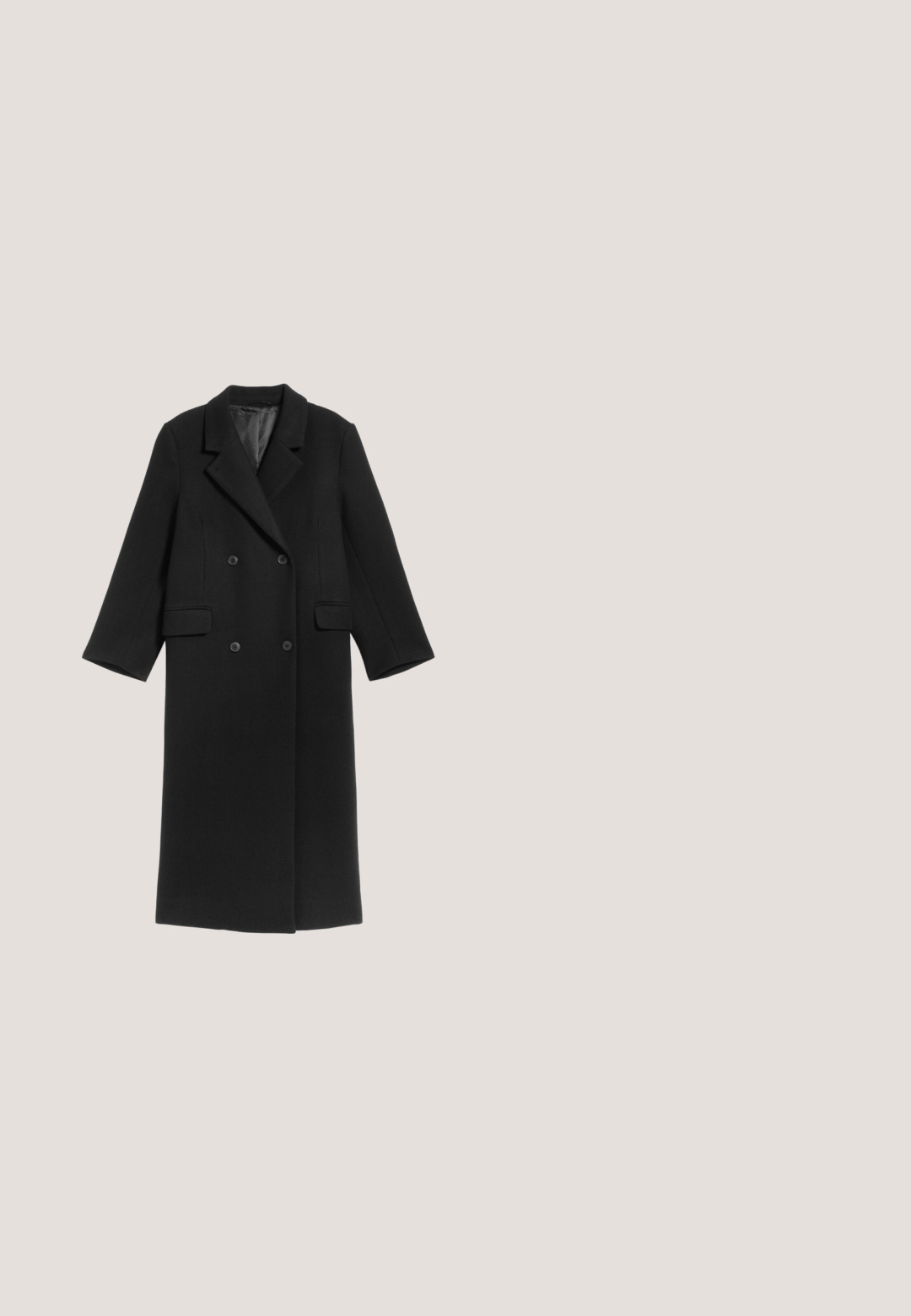 Manteau long noir à double boutonnage avec larges revers et poches à rabat, présenté à plat sur un fond clair.; Longue robe noire ajustée avec manches longues et col haut, présentée sur un fond gris clair neutre.; Bottes noires en cuir à talons aiguilles, montant jusqu'au genou, avec une pointe fine et une texture lisse. Le talon est de style bloc, ajoutant de la stabilité au design.; Lunettes de soleil rectangulaires noires avec de fines branches en métal doré et des verres teintés foncés sur un fond blanc uni.; Sac noir orné de strass étincelants, poignée courbée et fermeture éclair. Comprend des accents de charms, notamment un petit cœur et une silhouette.; Paire de boucles d'oreilles en métal argenté en forme de lettre M angulaire avec des tiges arrondies sur fond blanc.