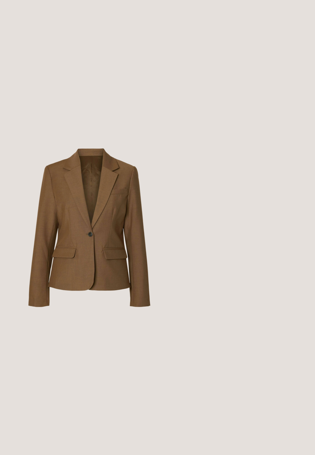 Brun blazer med én knap, revers og klaplommer, båret over en hvid top, vist fra brystet til taljen.; Lys cremefarvet sweater med lange ærmer, rund halsudskæring og ribbenet kant. Lavet af et blødt materiale med en glat tekstur.; Next ASYMETRIC WAITBAND TAILORED WIDE LEG - Bukser - neutral; Beige læder loafers med en jævn tekstur, der har et forhøjet bånd over forgabreren og en lav, flad gummisål.; Tote taske i ferskenfarvet læder med to robuste håndtag, en struktureret overflade og en metallisk logoaccent foran. Åben topdesign.; Design Letters HALSKETTE MIT GROß INITIAL CHARM GOLD (A-Z) - Halskæder - gold-coloured