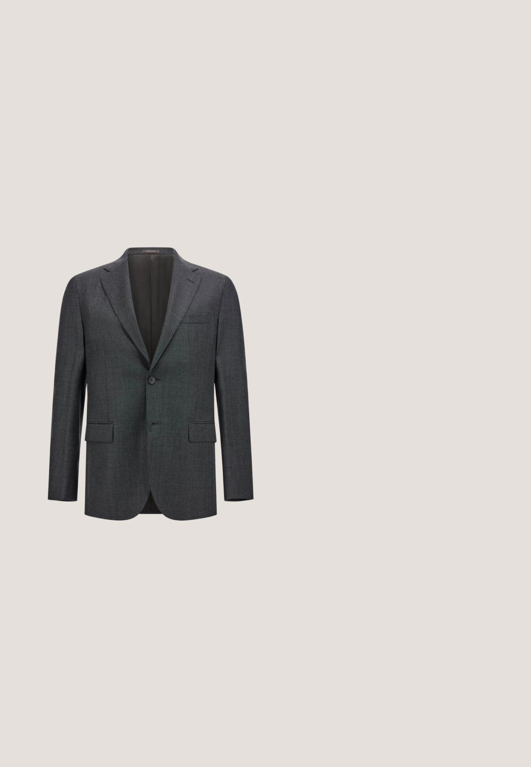 Blazer ajustado gris oscuro con solapa con muesca, cierre de un solo botón, dos bolsillos frontales y forro interior liso. Tejido texturizado.; Suéter gris de manga larga hecho de material de punto, con cuello alto y un logo sutil en el pecho. Textura suave y diseño ajustado.; Boggi Milano Pantalones chinos - charcoal; Zapato de vestir para hombre de cuero negro con cordones, acabado liso y tacón bajo, mostrado de perfil sobre un fondo claro y uniforme.; Reloj de acero inoxidable plateado con una esfera blanca texturizada, correa de cuero negro y un subdial azul. Presenta marcadores y manecillas para las horas y los minutos.; Cinturón de cuero negro con un acabado suave, que presenta una hebilla cuadrada de metal negro. El cinturón tiene costuras sutiles y un diseño clásico.