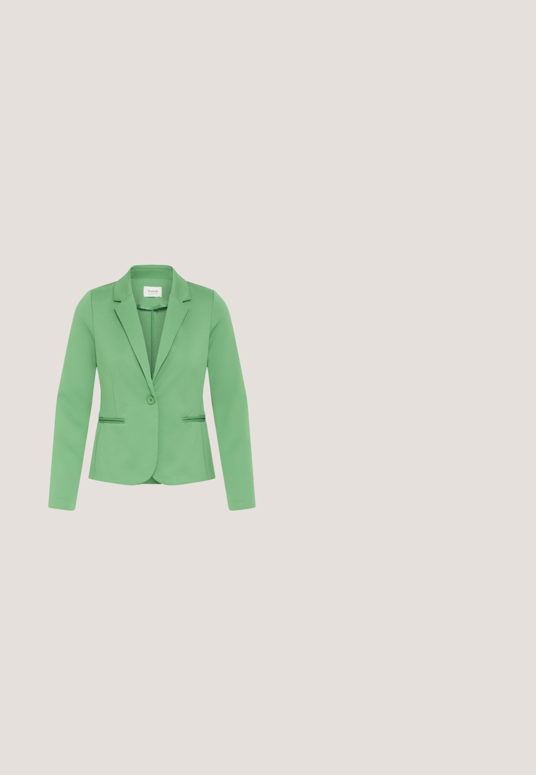 Groene, op maat gemaakte damesblazer met een enkele knoop aan de voorkant, notched revers, lange mouwen en twee voorzakken met lijst.; Groene T-shirt met korte mouwen, gemaakt van zachte stof, met een ronde halslijn en een relaxed fit. Het heeft een gladde textuur en geen zichtbare patronen.; Groene joggerbroeken van zachte stof, met een elastische taille, trekkoordsluiting en twee zijzakken met een slim fit ontwerp.; Groene suède sneaker met veters in bloemenpatroon, een zijrits en een witte zool. Heeft een afgeronde neus en textuuraccenten.; Groene leren tas met een zachte textuur, gebogen vorm en gouden ritsaccenten. Bevat twee decoratieve ritsgelanden aan de voorkant.; Gouden metalen oorbellen met een ronde ring en een vierkante malachietsteen, gekenmerkt door groene strepen en een gladde textuur.