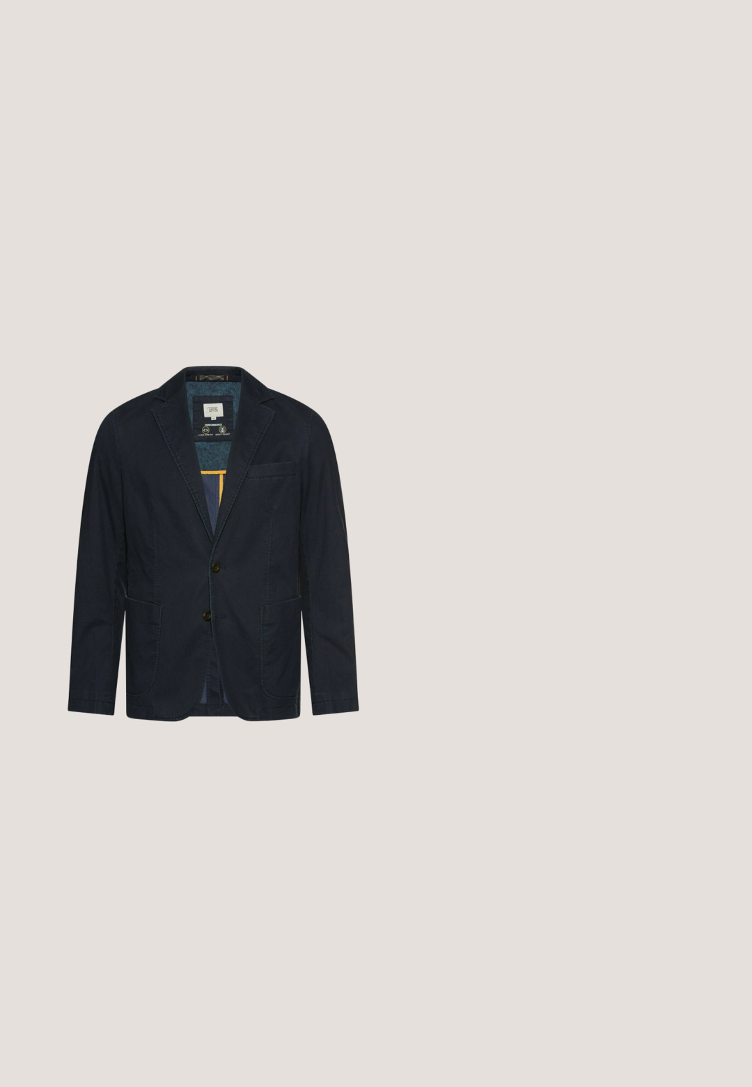 Mørkeblå herreblazer med notchede revers, to forreste knapper, påsyede lommer og en indvendig performance-foring.; Lysblå langærmet skjorte med nedknappet krave, forlommer og broderet logo. Fremstillet af struktureret bomuldsstof.; Marineblå bomulds-chinos med knaplukning, lige ben og en glat tekstur. Har sidelommer og en enkelt baglomme.; Brun læder herre loafer med syninger og lav sort hæl, vist fra siden på hvid baggrund.; Brun læder laptop taske med tekstureret overflade, dobbelte top håndtag, lynlåslomme foran og to udvendige lommer. Aftagelig skulderrem.; Brun læderbælte med en glat tekstur, prydet med en sølv rektangulær spænde og kantdetaljer med stikninger.
