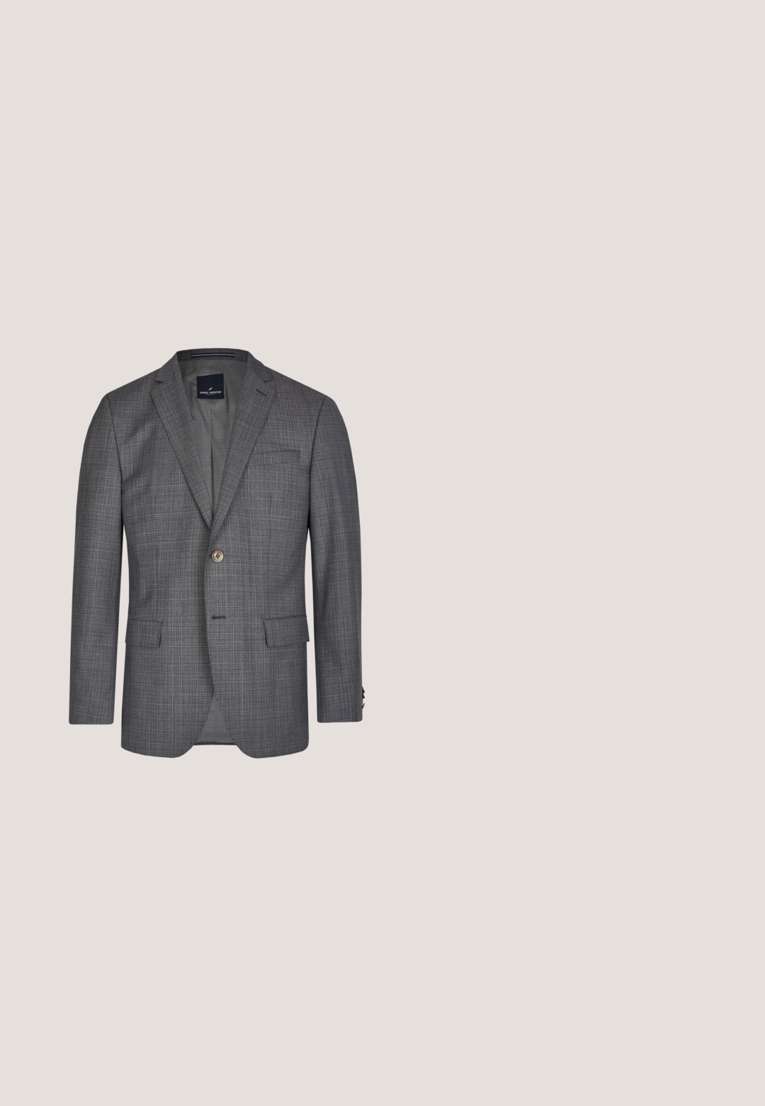 Grå ternet blazer lavet af struktureret stof. Har en enkelt knap, notch-kraver, to frontlommer og en brystlomme.; Hvid langærmet skjorte lavet af glat stof med knaplukning fortil. Har en klassisk krave og messingfarvede knapper langs knapstolpen.; Skræddersyede mørkegrå bukser i et glat stof, med knaplukning, to forlommer og et lige ben-design.; Sort læder brogue selskabssko med dekorative perforeringer, snørelukning og lav stablet hæl på en lys grå baggrund.; Sort butterfly-slips med en struktureret finish, der har regelmæssigt placerede hvide firkantede mønstre omkranset af tynde linjer. Traditionel smal form.; Brunt læderbælte med spænde i sølvmetal, med røde syninger som detaljer og en glat tekstur, designet til justerbar pasform.
