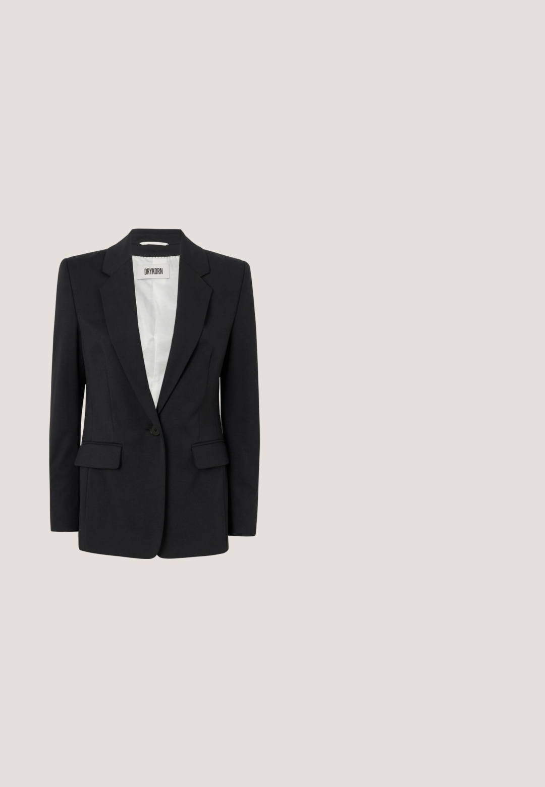 DRYKORN ATLIN - Blazer - black; Sort ribbet strikket sweater med høj hals og cropped design, med lange ærmer og en tekstureret overflade.; Bukser med vide ben i sort med en glat tekstur, der har en flad front, bæltestropper og ingen synlige lommer eller pynt.; Scarosso VALERIA - Loafers - black calf; Sort lædertaske med to håndtag, kant med skarpt hjørne øverst og et tyndt vandret bælte med en lille gylden spænde foran.; Guld rektangulært armbåndsur med kædet metalrem, minimalistisk urskive med gyldne timeindikatorer og visere, mærkenavnet Skagen Denmark synligt.