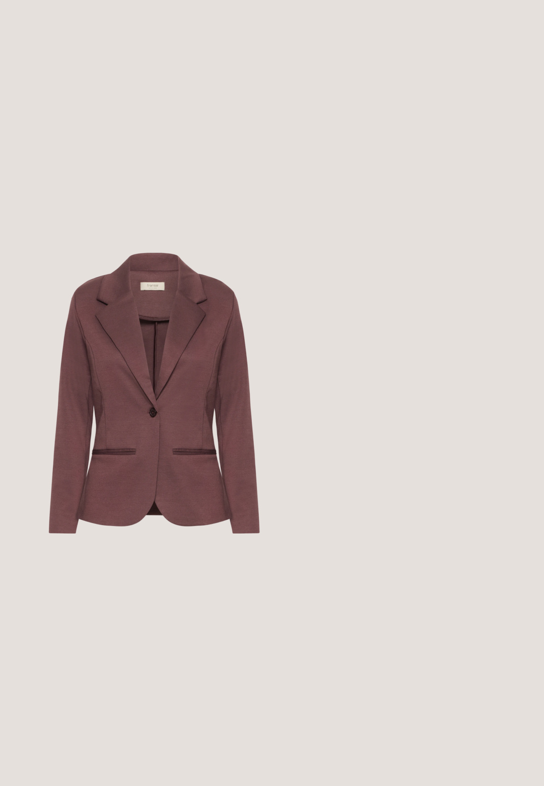 Bordeaux blazer lavet af glat stof med en tætsiddende design, med notch-lapel, enkelt knaplukning og to forlommer.; Kaffe KAJENNA - Top - zinfandel; Bourgogne joggers med justerbar talje, to sidelommer, tapered ben og en glat overflade. Designet til komfort og afslappet brug.; Beige og brune ruskind- og lædersneakers med hvide snørebånd, tekstureret sidepanel, tyk sål og "Pepe Jeans"-mærkning på hælen.; Lyserød syntetisk læder crossover taske med en suede frontlomme, guld hardware, lynlåslukning og justerbar rem.; Lyserød satin scrunchie med samlet stof og en blød, skinnende tekstur til at binde hår.